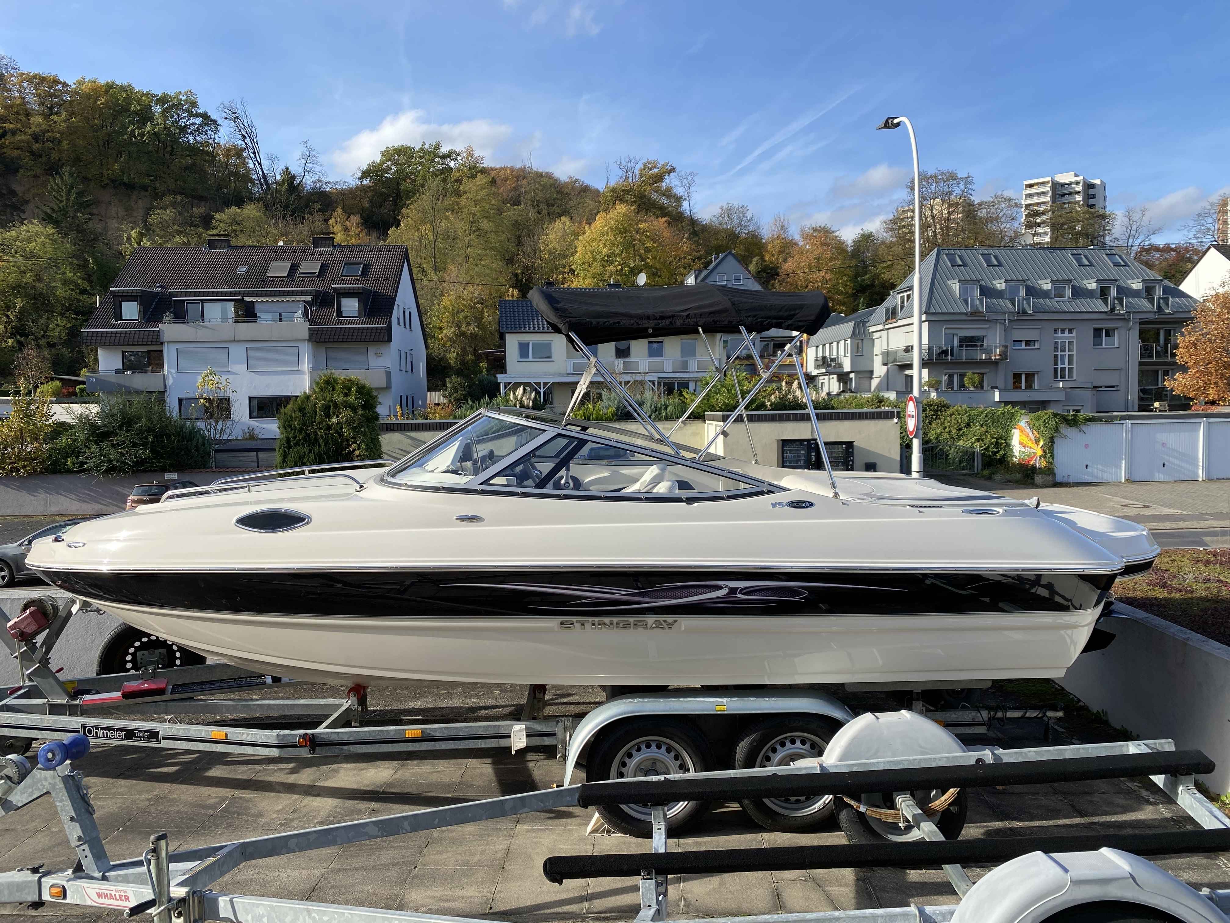 stingray-motorboot-208-2012-gruehn-koblenz-cabin
