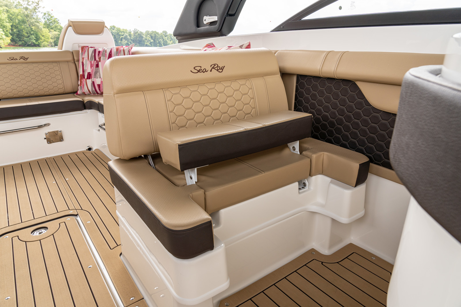 sea-ray-290-sdx-sundeck-cockpit-sitz-boote-gruehn