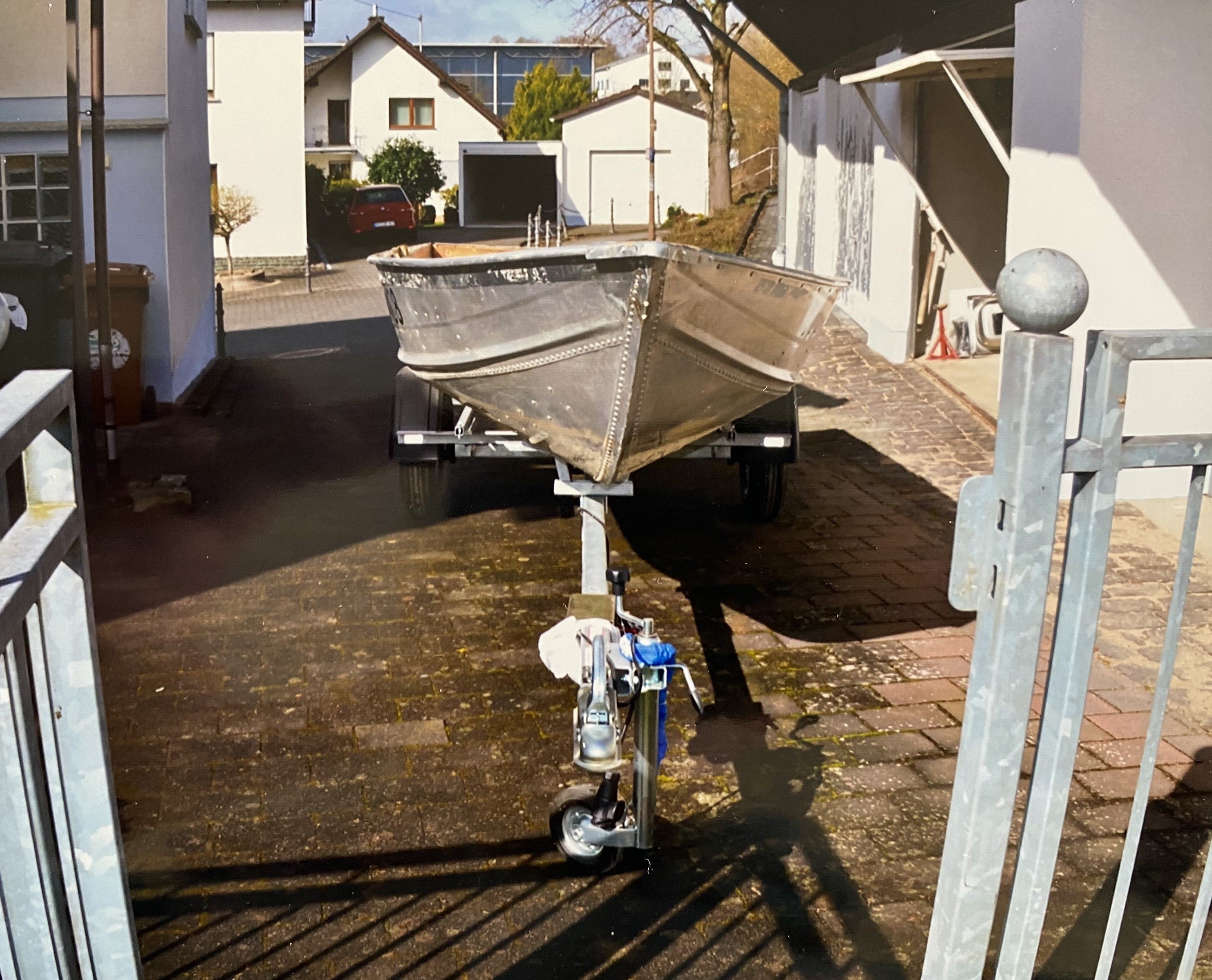 alluboot-marine-12-M-anglerboot-autodach-trailer-gruehn-koblenz-motzorboot
