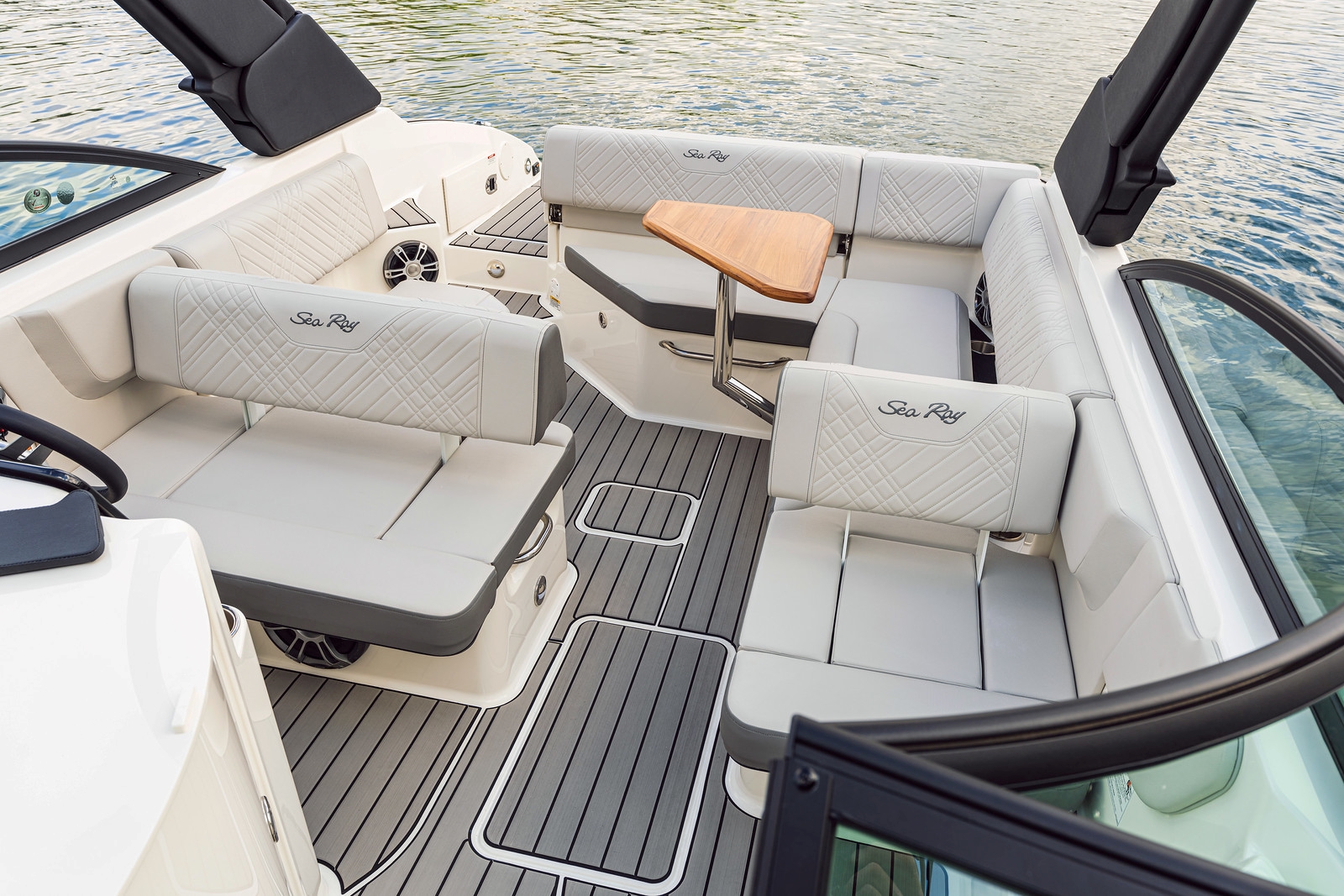 sea-ray-250-cockpit-seadek-stone-wieá-leder-gruehn-koblenz-mosel