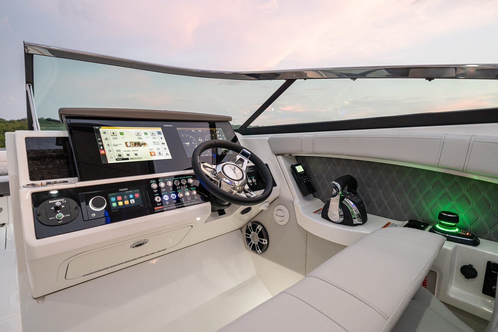 sea-ray-350-slx-steuerstand-sportboot