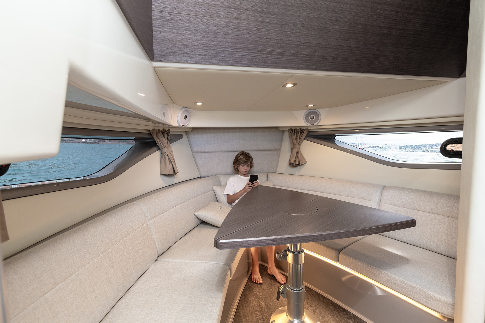 sea-ray-320-sundancer-motorboot-mit-kabine