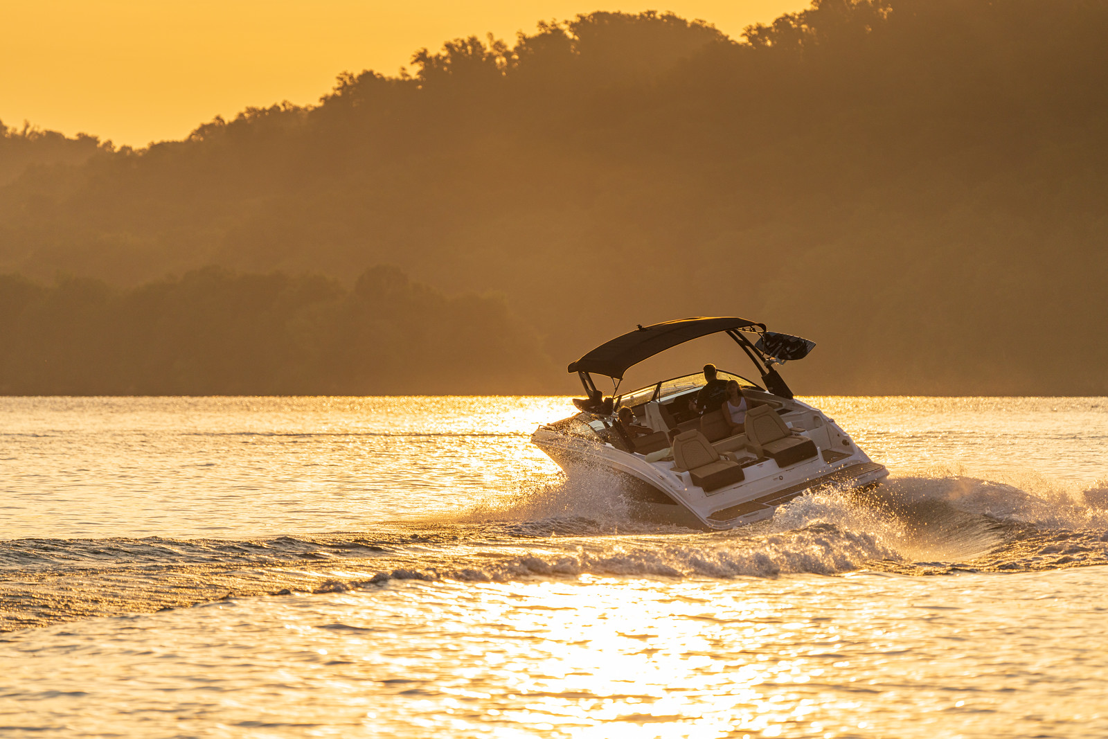 sea-ray-290-sdx-sundeck-motorboot-boote-gruehn