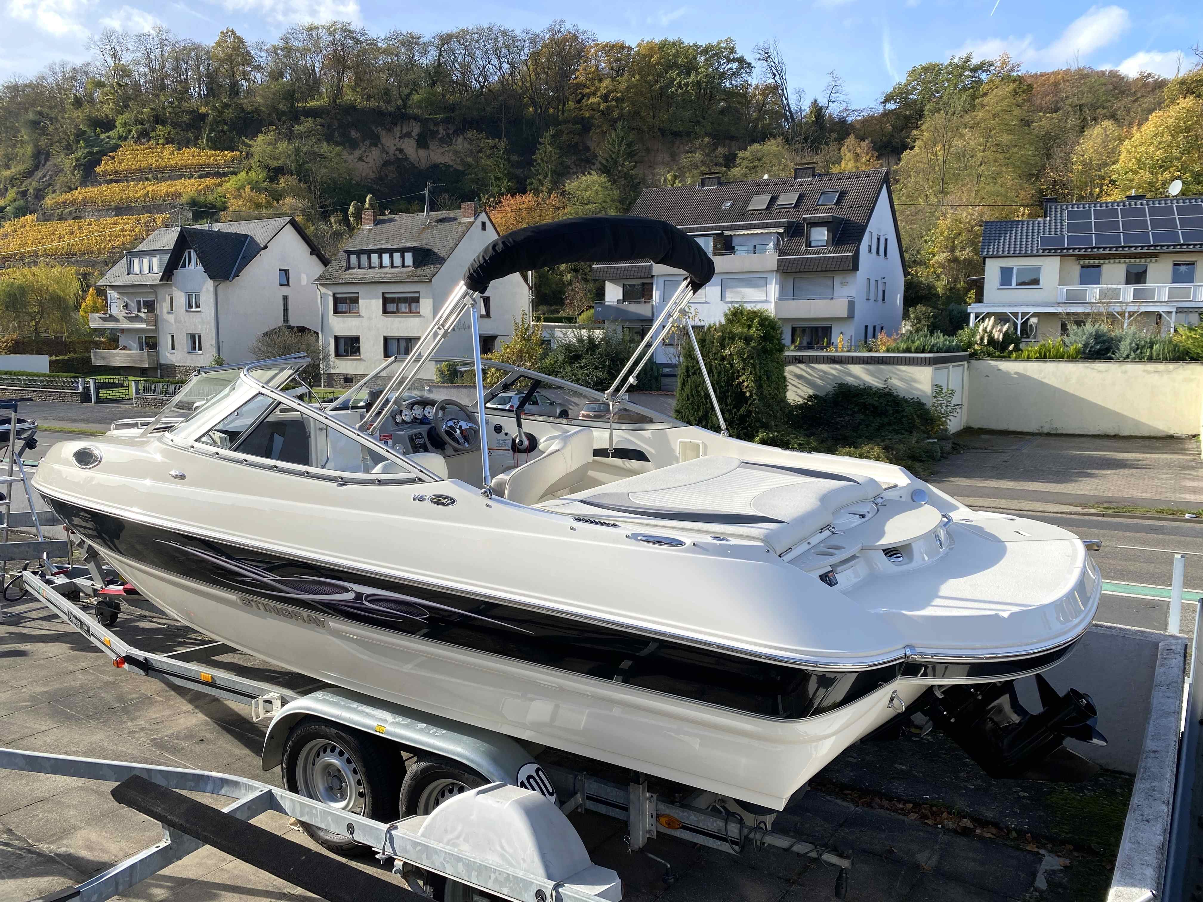stingray-sportboot-motorboot-trailer-gruehn-koblenz-mercury-mercruiser