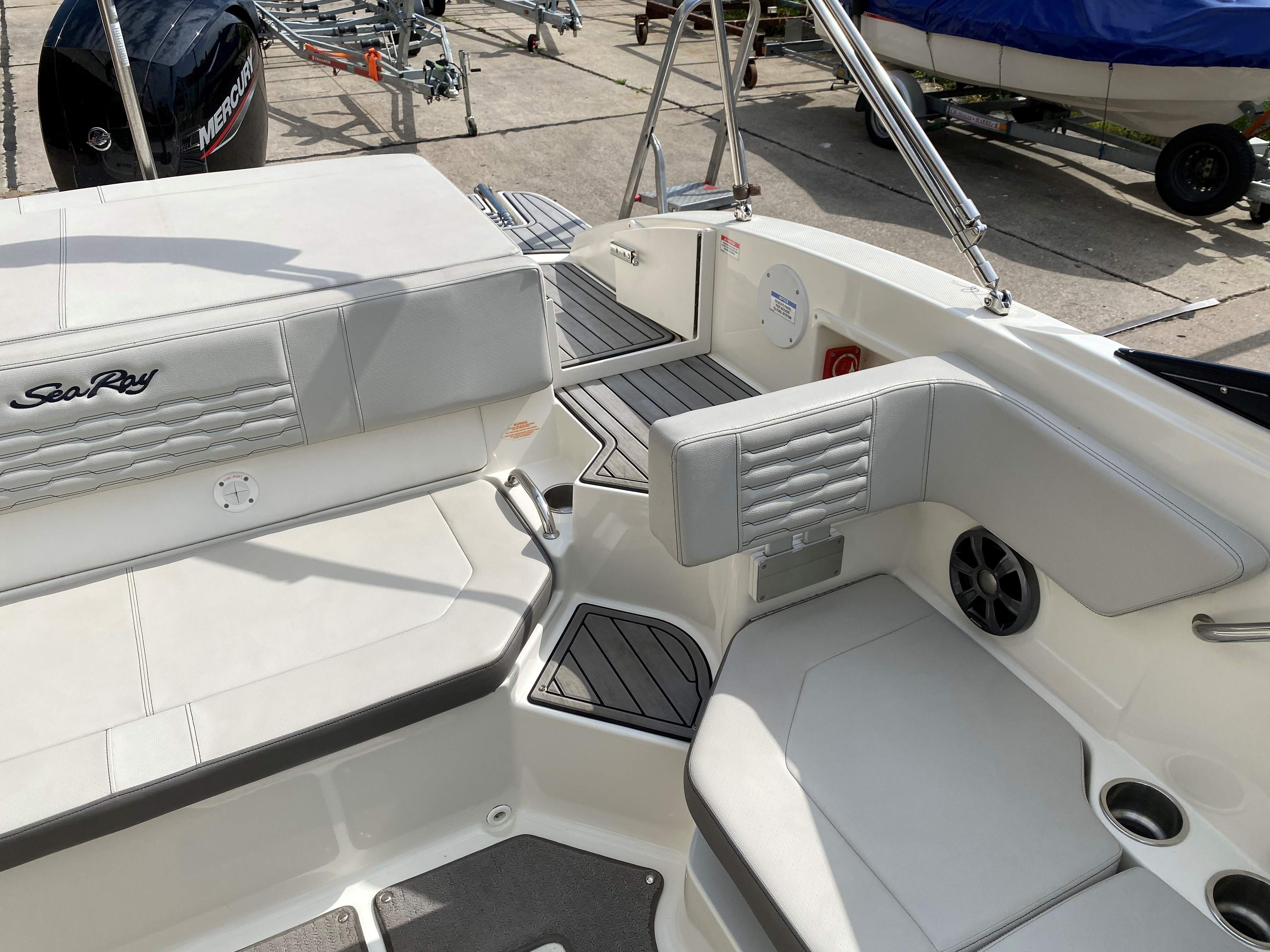 sea-ray-190-spoe-grau-polster-seadek-mosel-gruehn-koblenz
