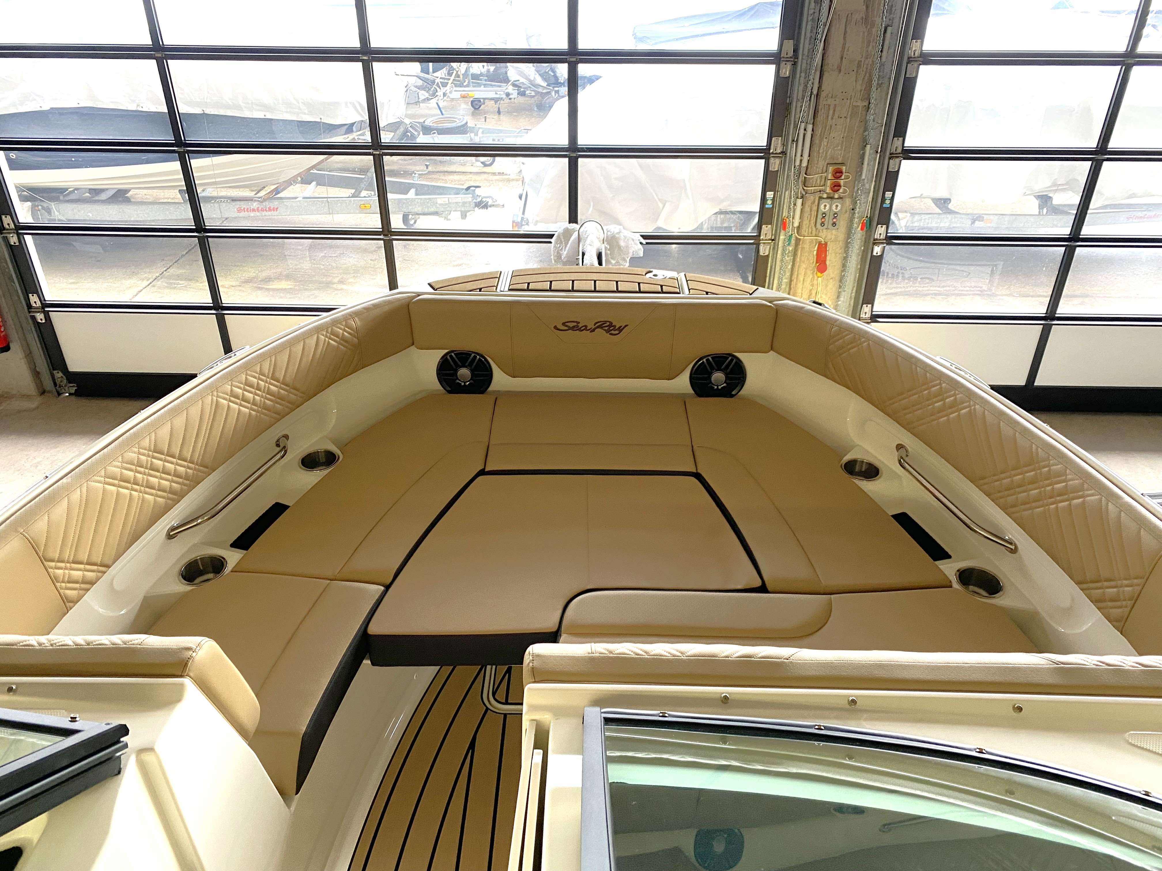 sea-ray-250-sdxe-mosel-marina-gruehn-boot-motorboot-koblenz-liegeplaetze