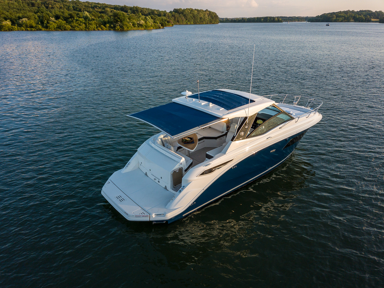 sea-ray-320-sundancer-motorbooot-kajuetboot