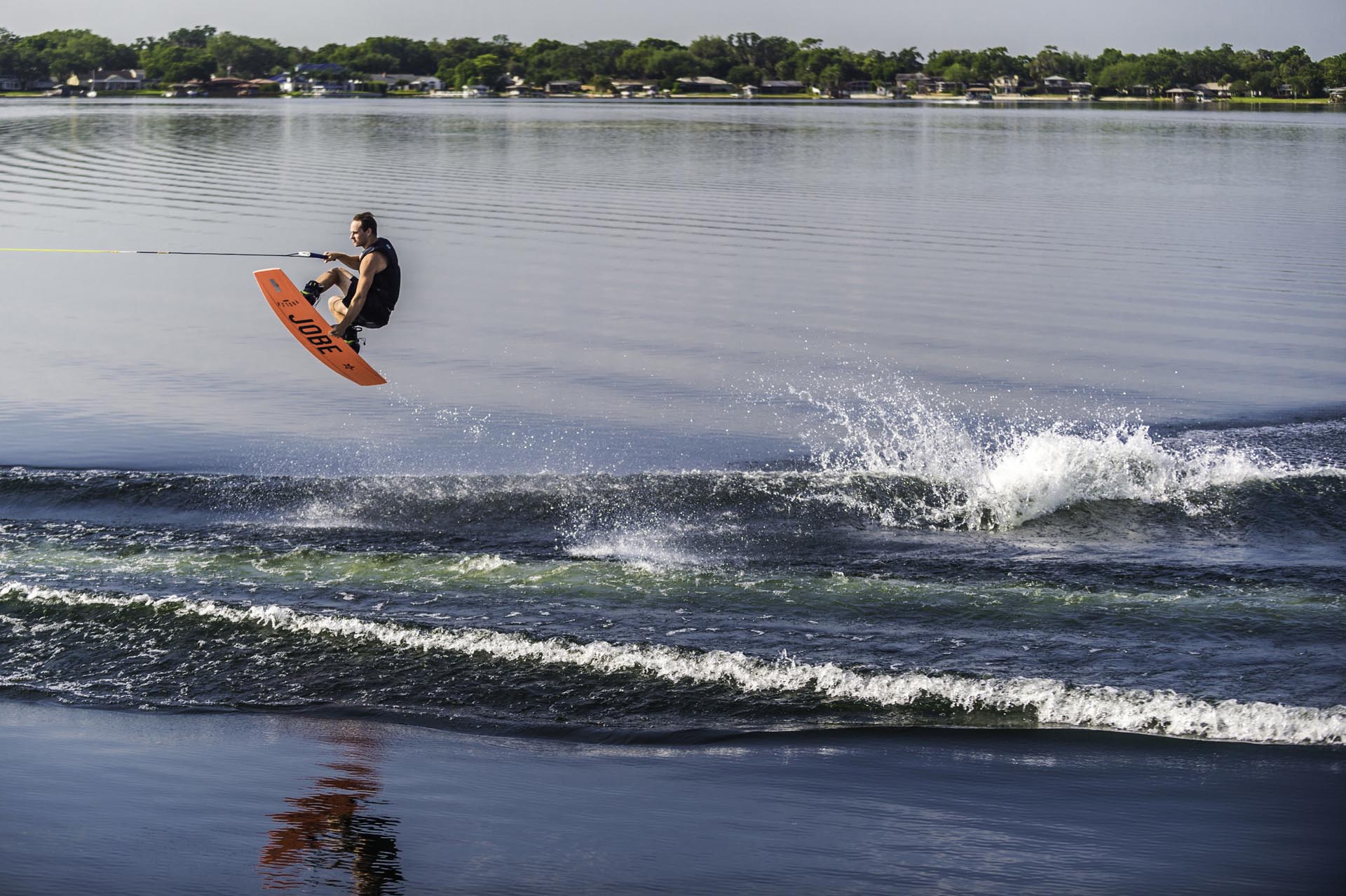 Wakebord-Jobe-im-Geschaeft-Boote-Gruehn-Koblenz