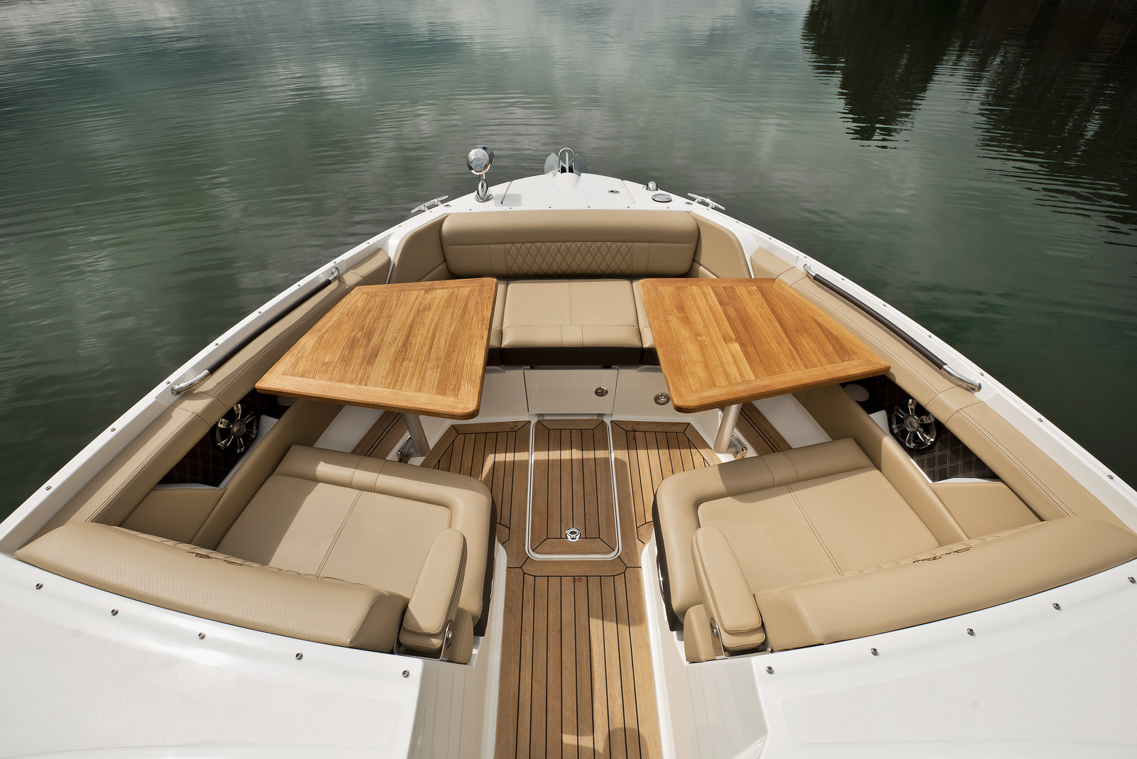 sea-ray-350-sxo-outboard-bowrider