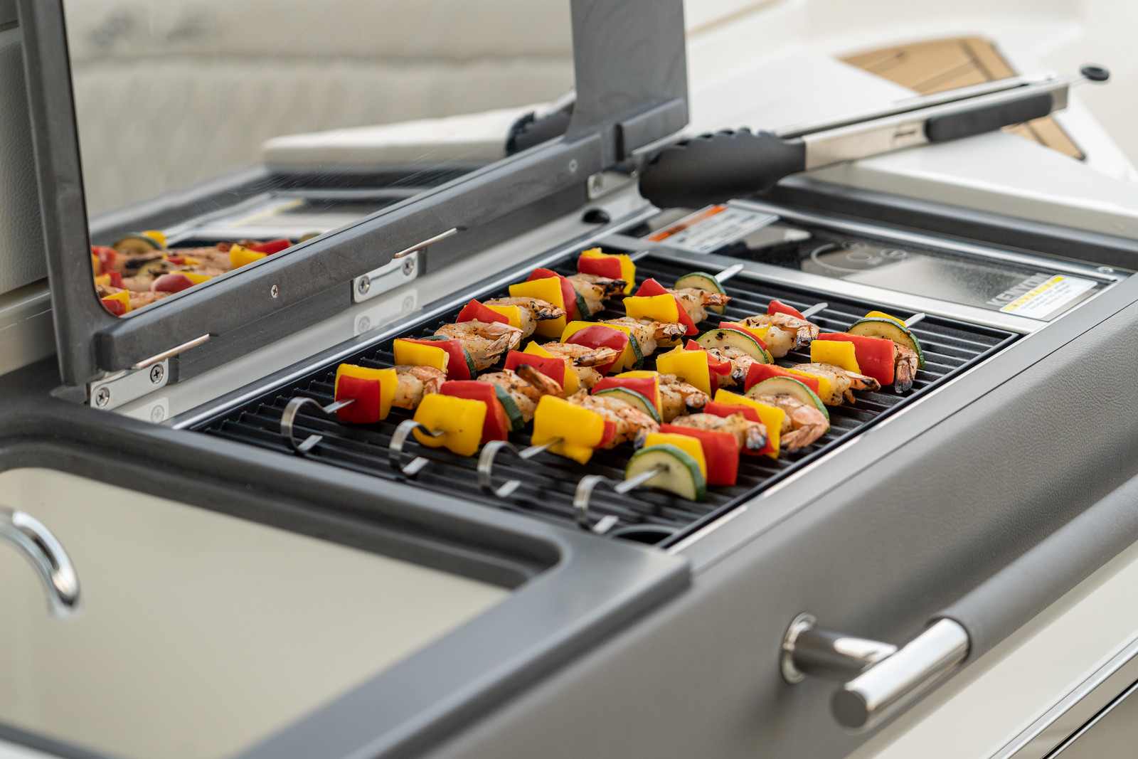 sea-ray-350-slx-grill-motorboot