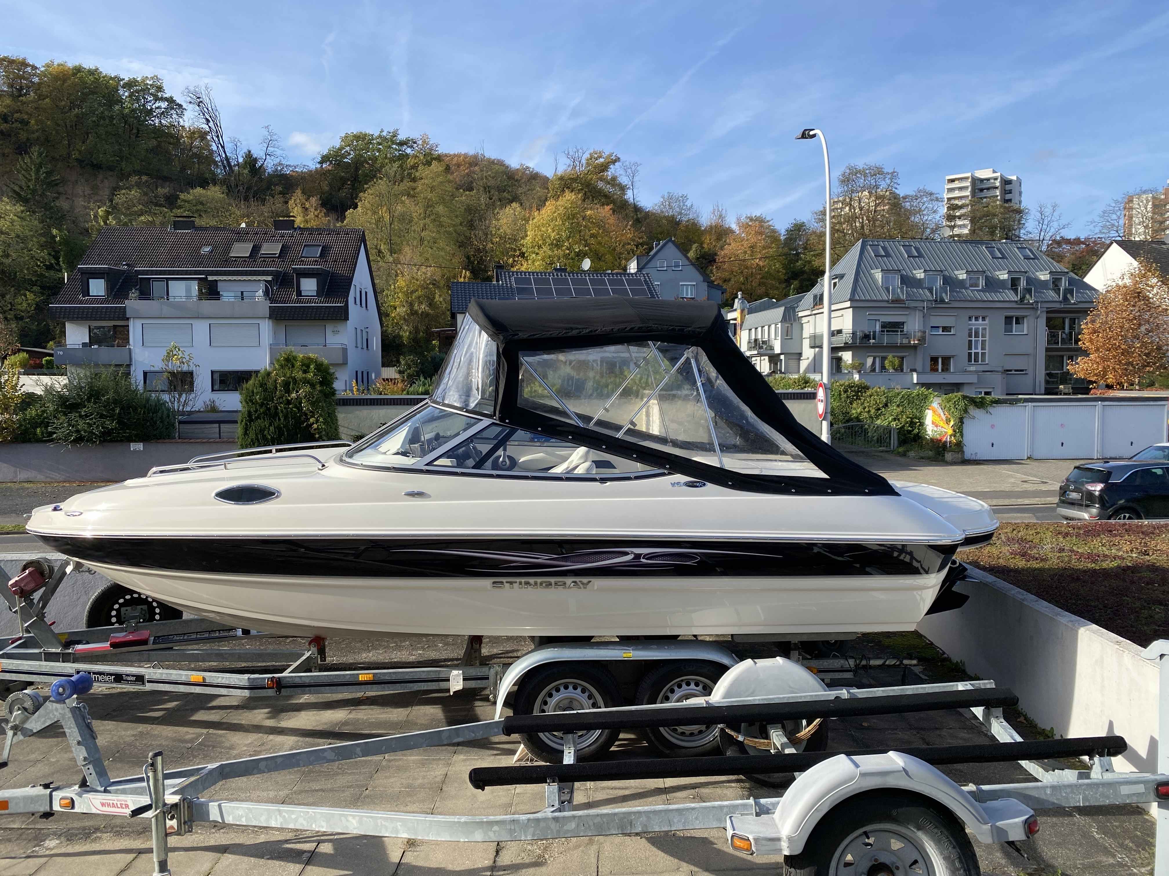 stingraay-koblenz-208-2012-gruehn-camper-verdeck-bemini-kabine