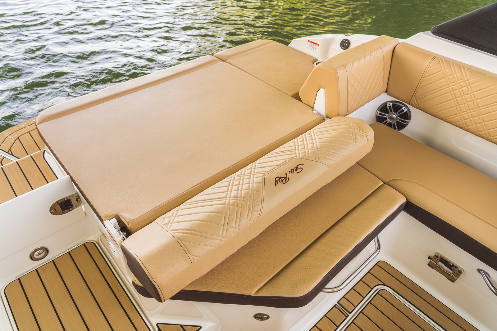 sea-ray-bowrider-230-sdxe-dune-multimedia-liegeflaeche-sonnenliege-koblenz