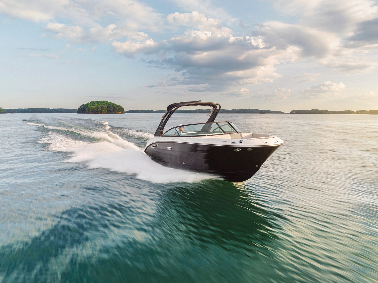 mercruiser-koblenz-sea-ray-250-2025-schwarz-tauer-wassersport-gruehn