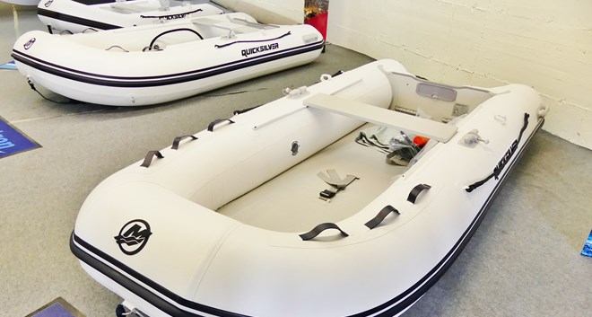 Quicksilver 320 Airdeck