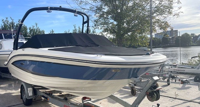 Sea Ray 190 SPXE mit Tower, Gebrauchtboot