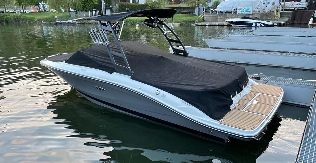 Sea Ray 210 mit Tower