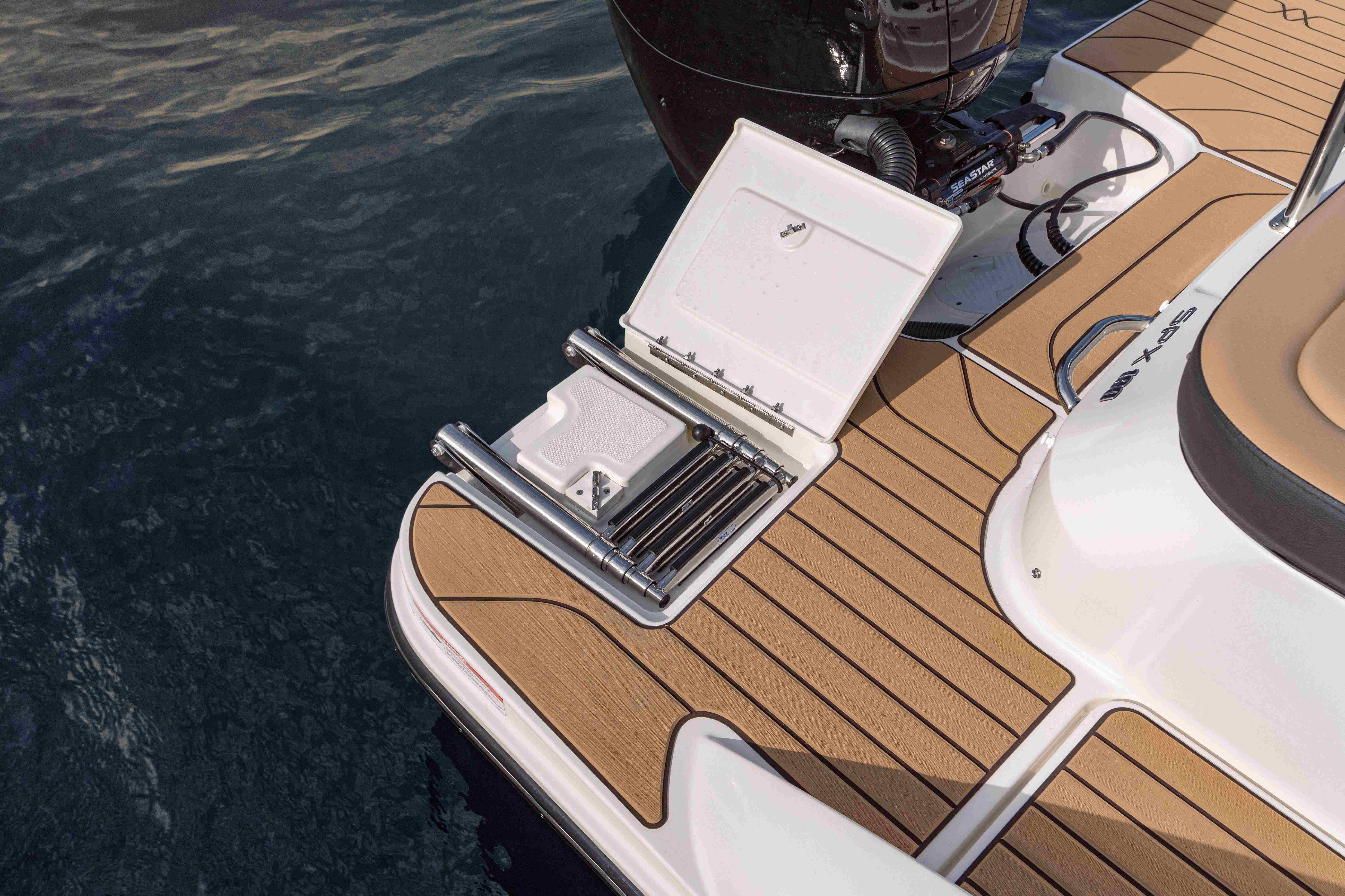 sea-ray-190-spoe-badeleiter
