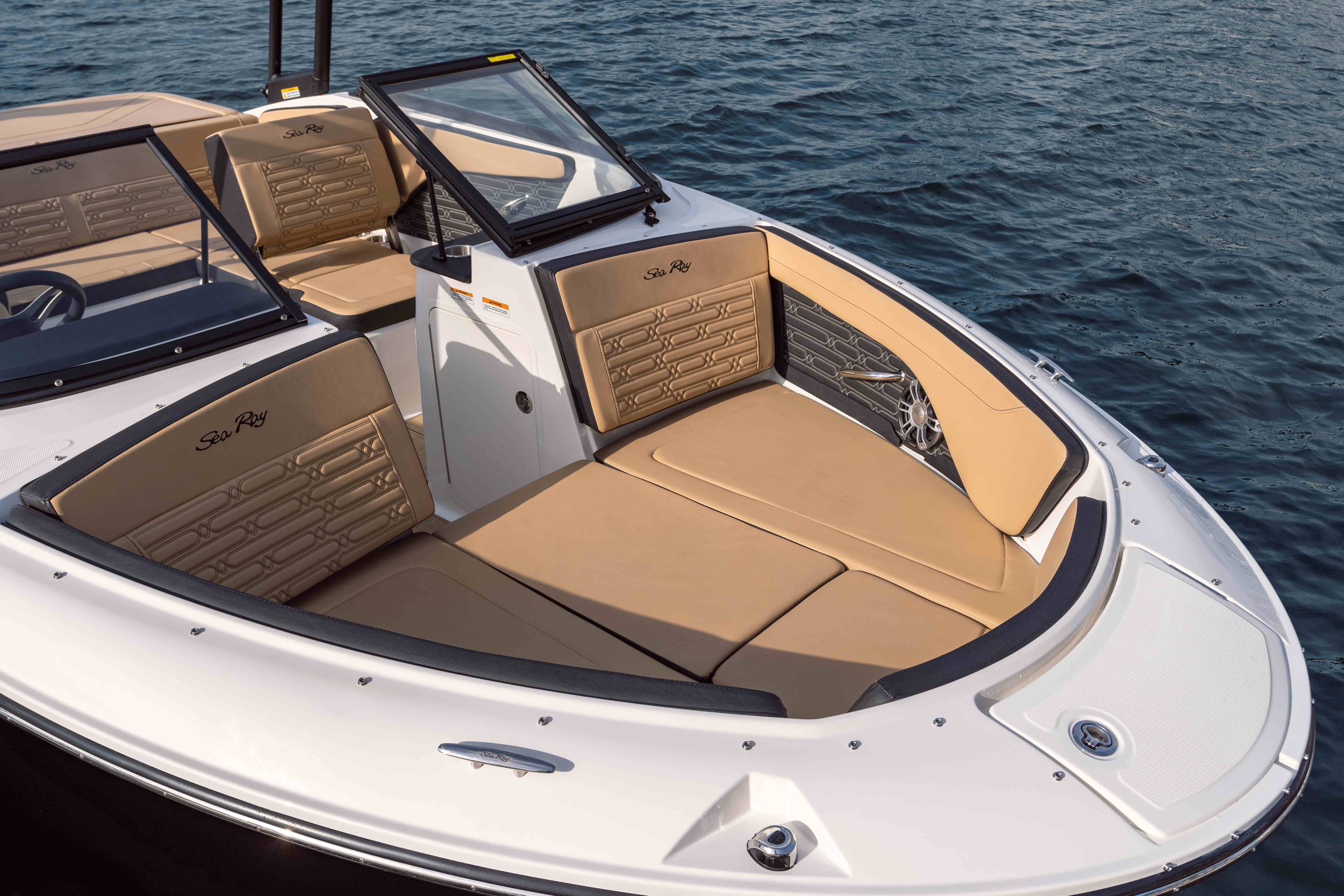 sea-ray-190-spoe-cockpit
