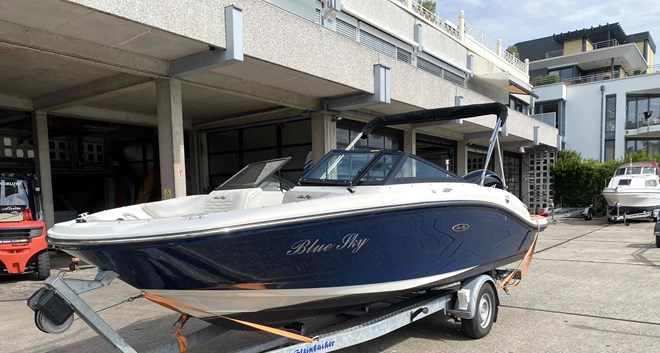 Sea Ray 190 SPOE mit Trailer