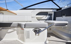 sea-ray-250-slxe-klapplehne-motorboot