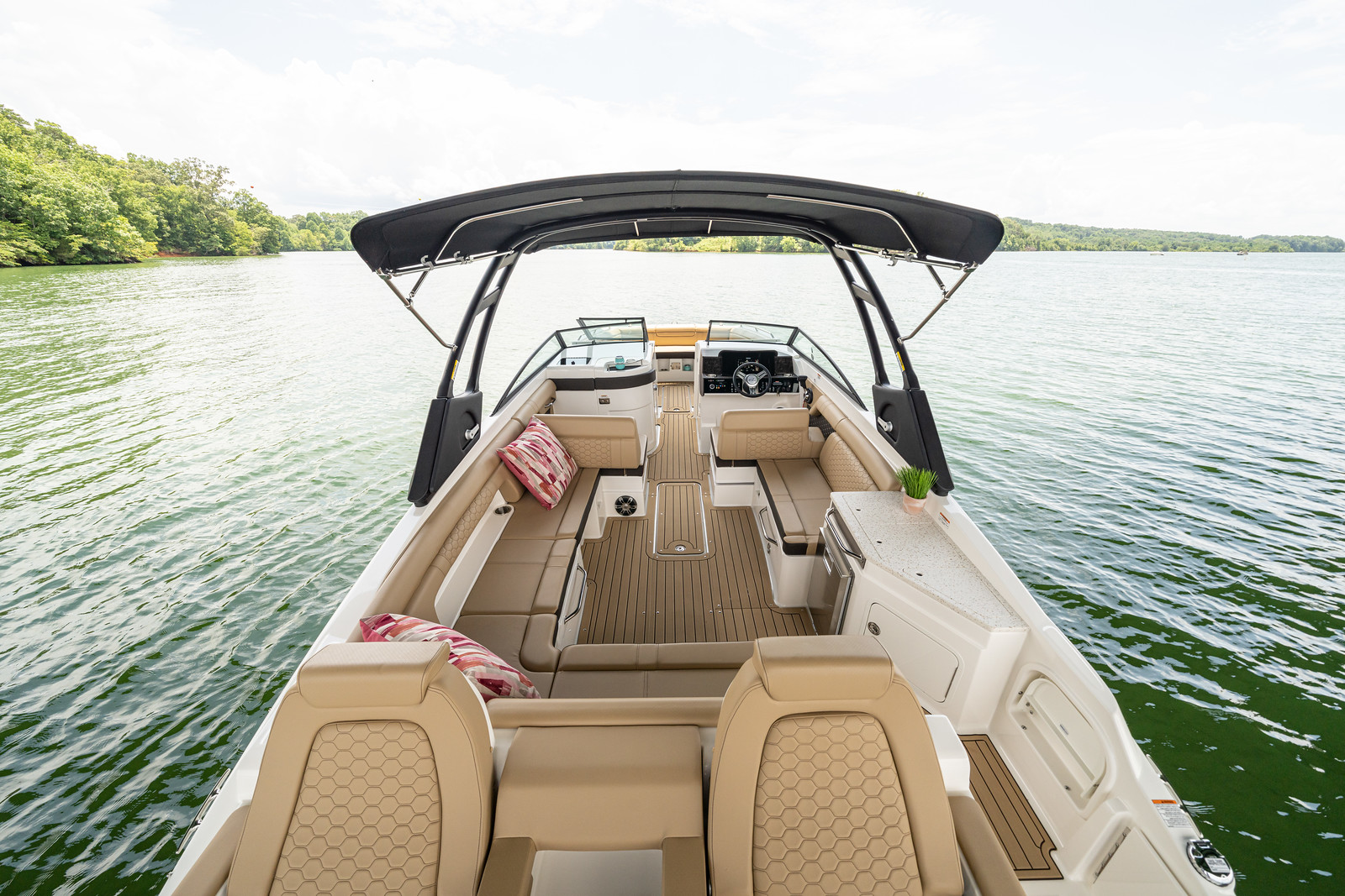 sea-ray-290-sdx-sundeck-sportboot-cockpit