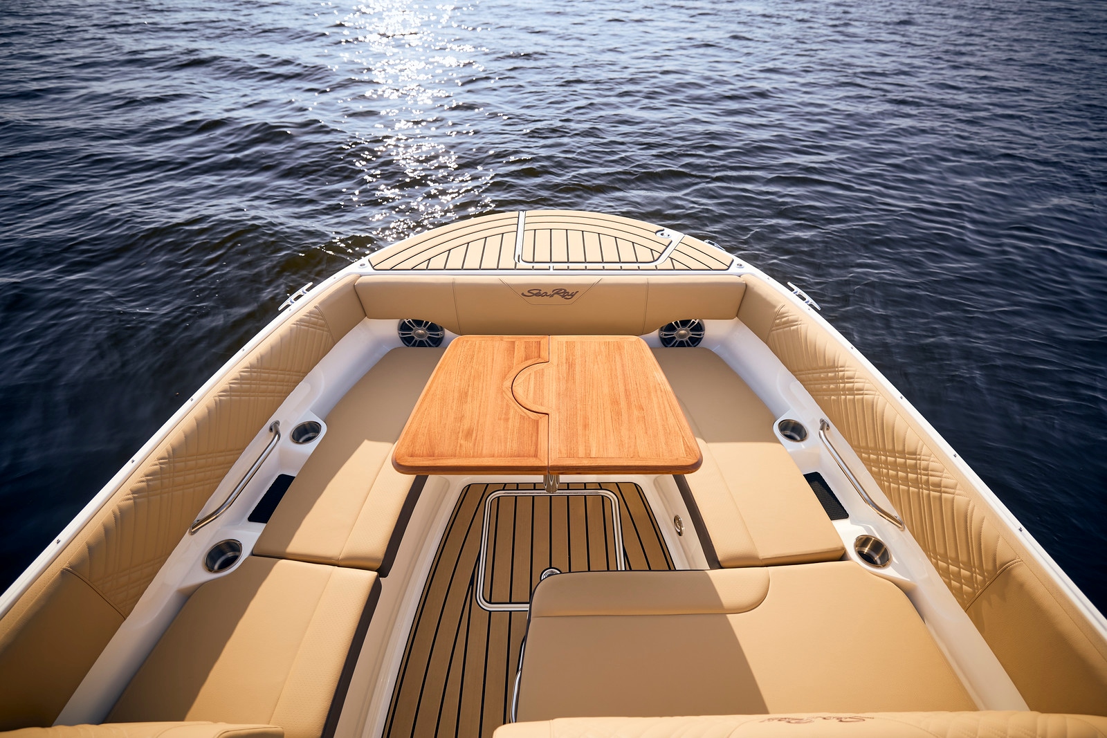 sea-ray-270-sdse-koblenz-gruehn-teak-tisch-bescherhalter