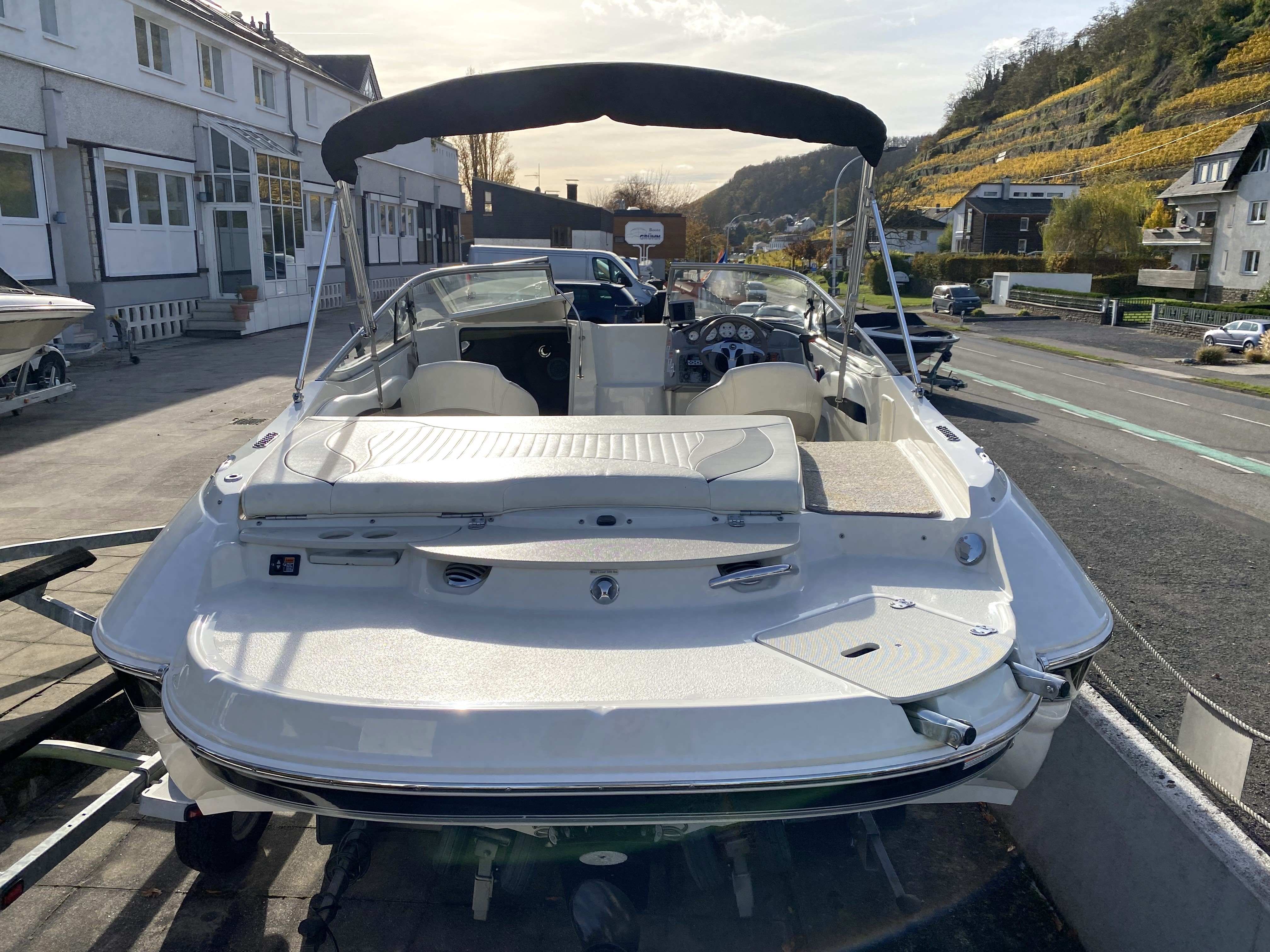 stingray-koblenz-wassersportzrntrum-gruehn-sonnenliege-badeplattform