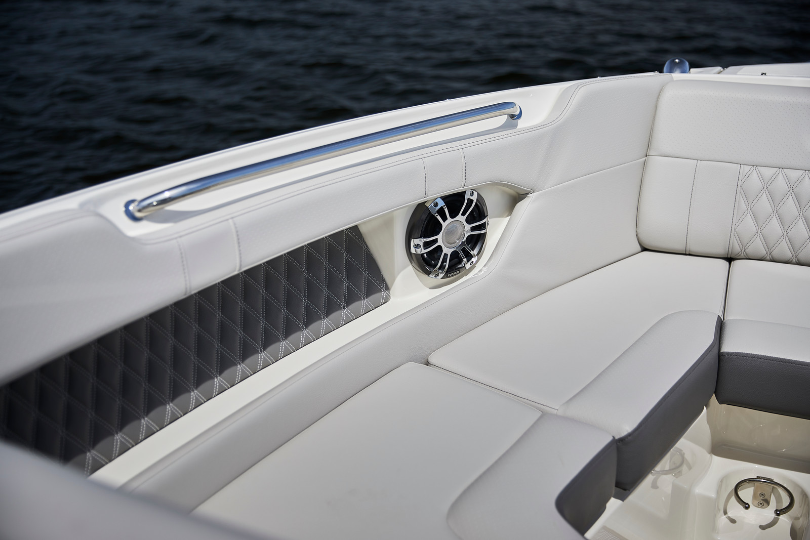 250slxe-sea-ray-cockpit-sportboot