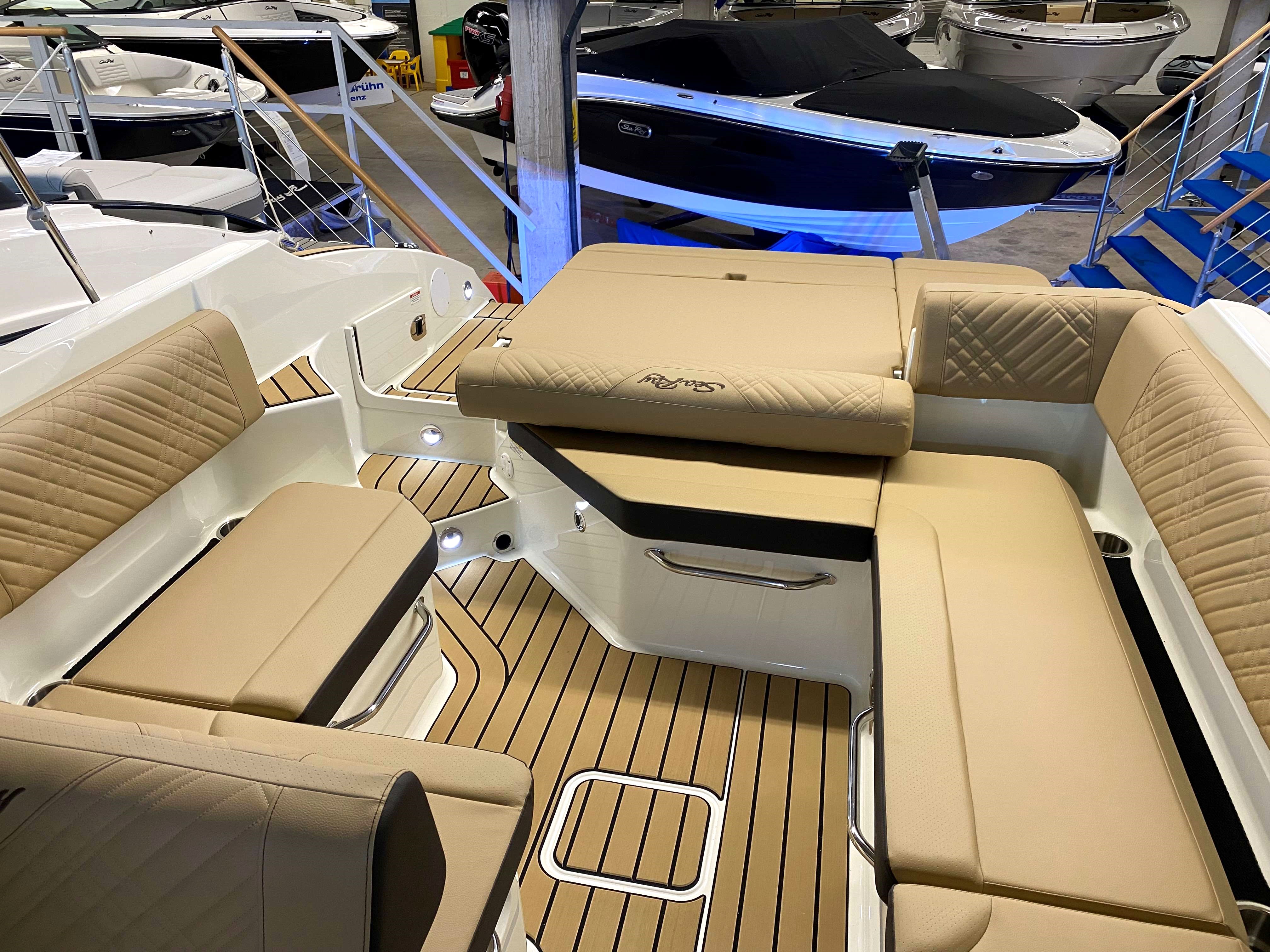 sea-ray-203-sdxe-gruehn-koblenz-wassersportzentrum-polster-beige