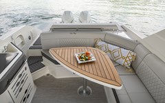 sea-ray-310-sxo-cockpit-motorboot-kaufen