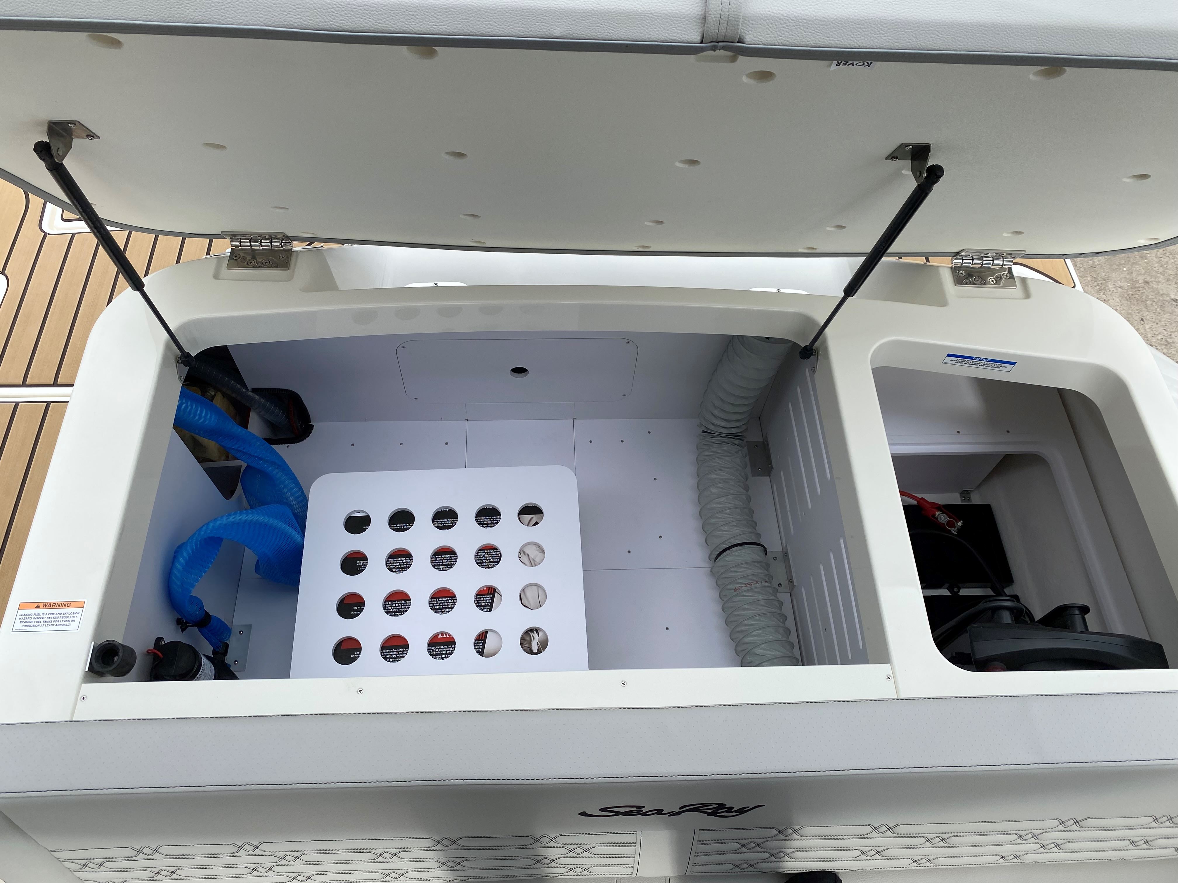 sea-ray-190-spoe-staufach-extra-gross-doppel-batterie-motorboot-gruehn