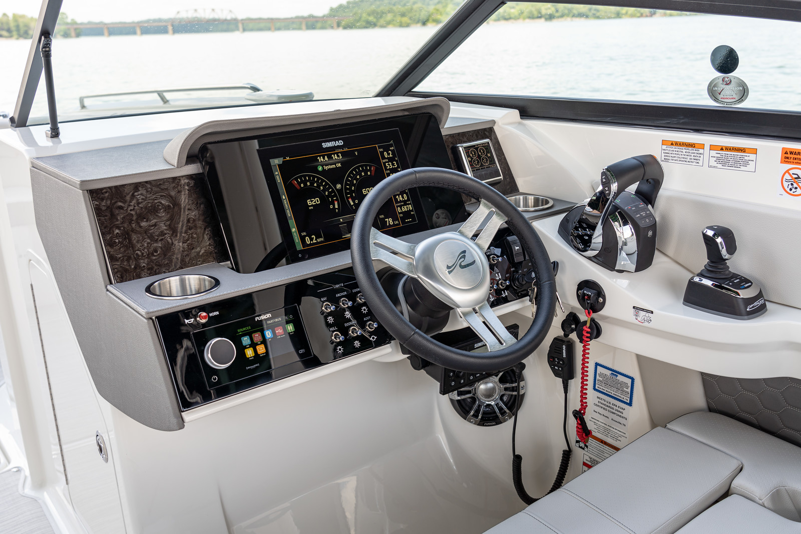 sea-ray-290-sundeck-outboard-steuerstand