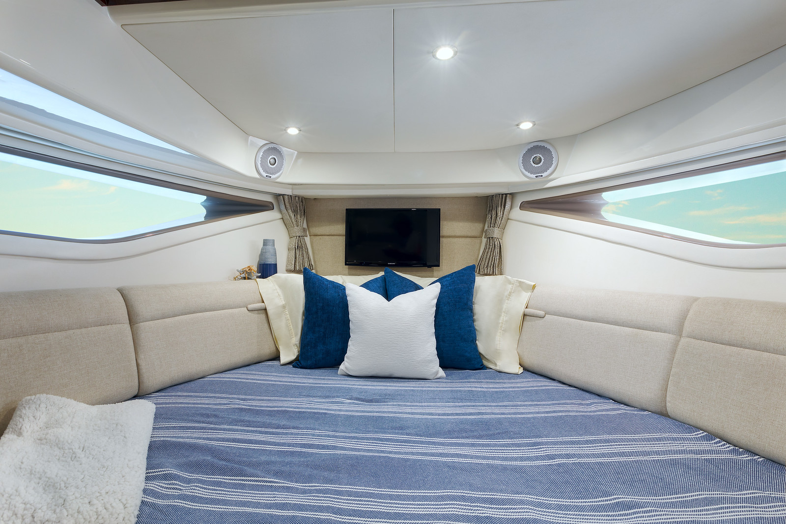 sea-ray-320-sundance-kajuete-motorboot-boote-gruehn