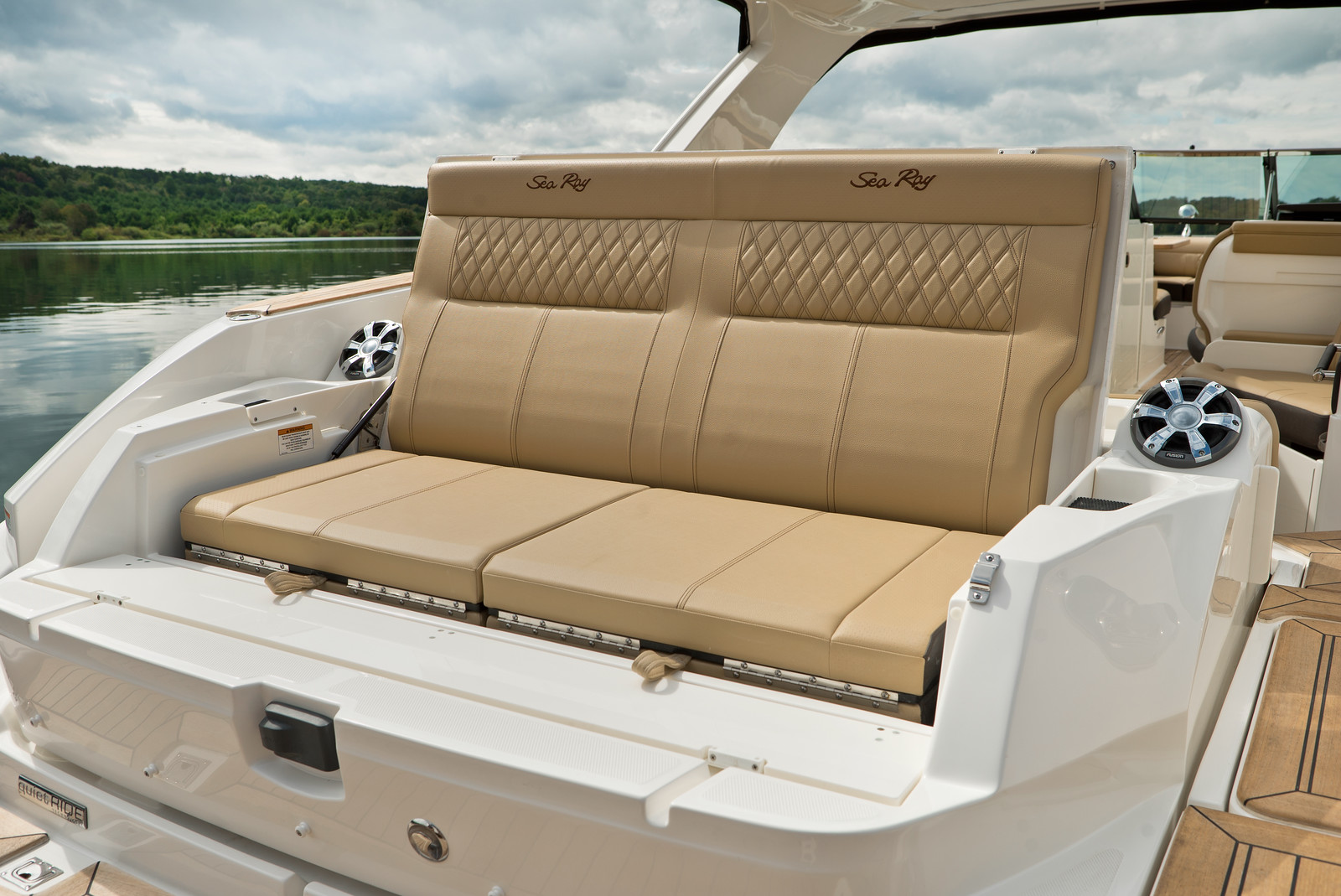 sea-ray-350-sxo-sonnenliege
