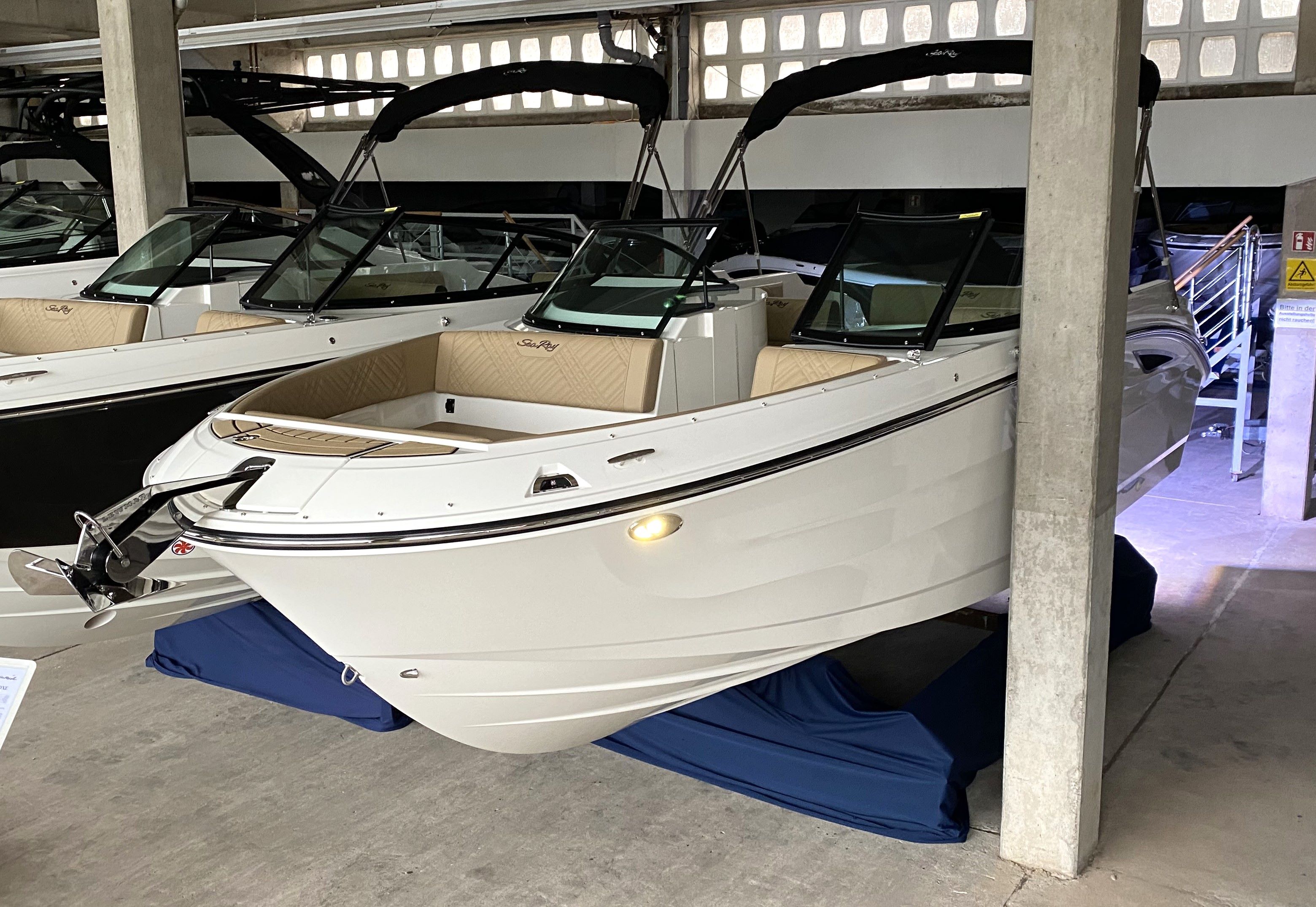 Sea Ray 230 SDXE
