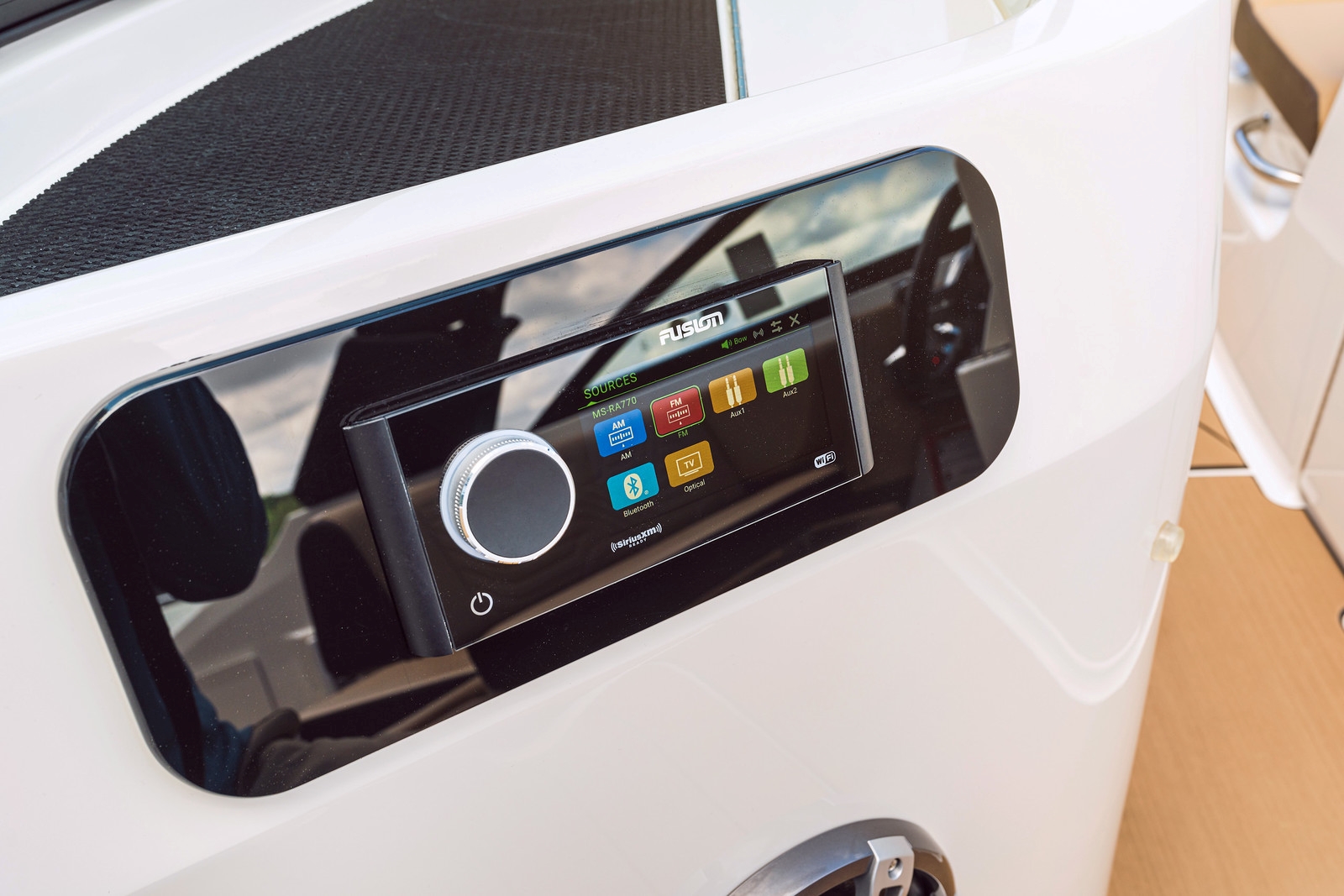surf-sea-ray-fusion-radio-digital-wassersportzentrum-koblenz