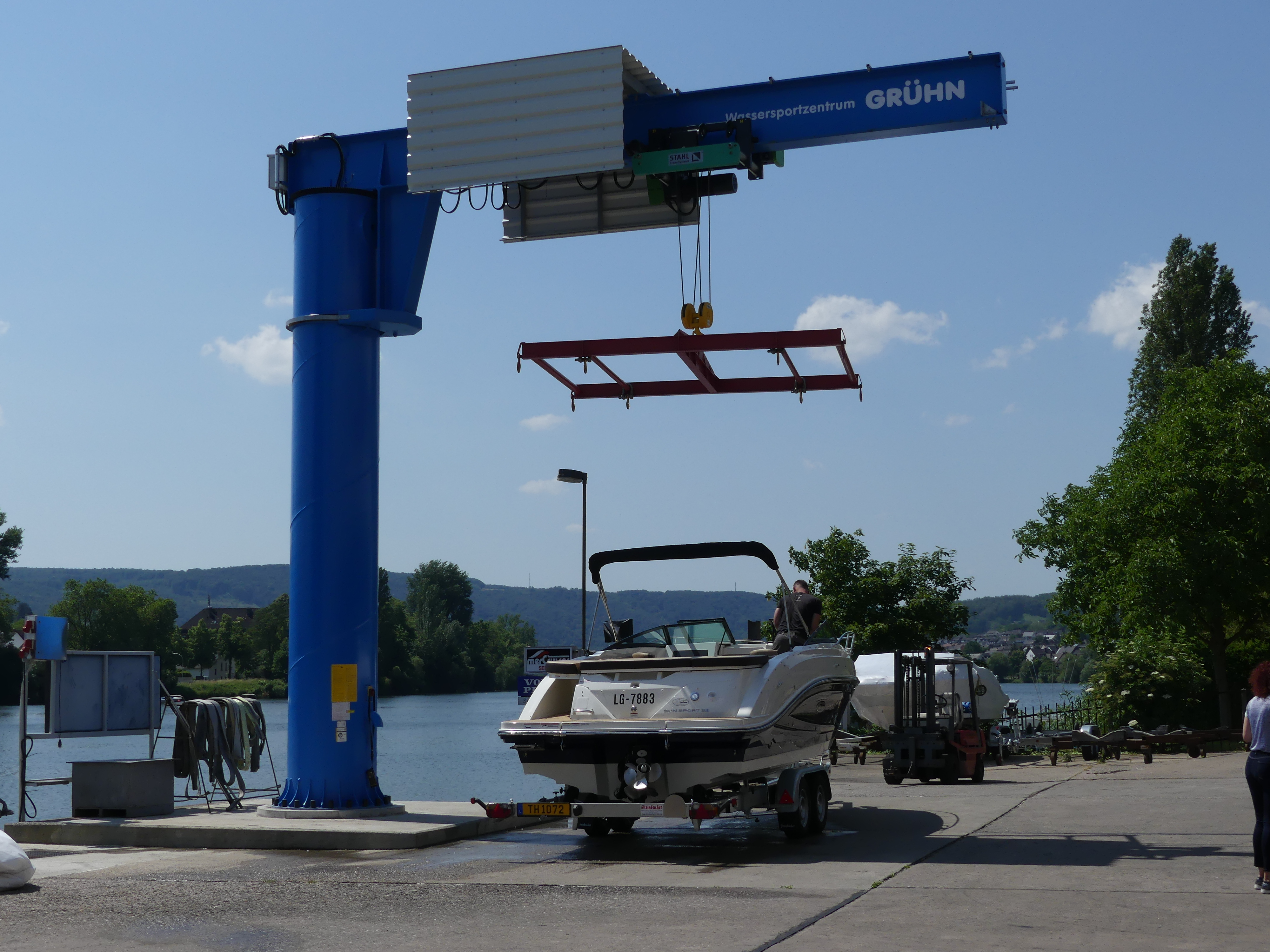 wassersportznetrum-gruehn-koblenz-mosel-rhein-kranservice