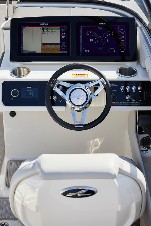 sea-ray-slxe-250-armaturenbrett