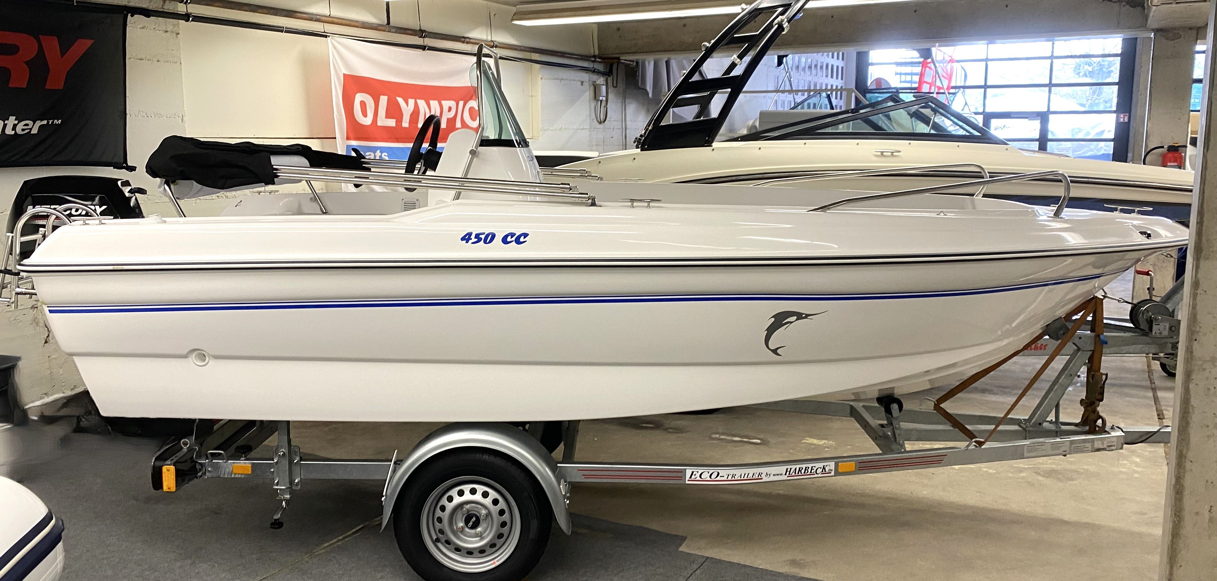 olympic-weiss-gruehn-motorboot-sportboot-aussenborder-slippen