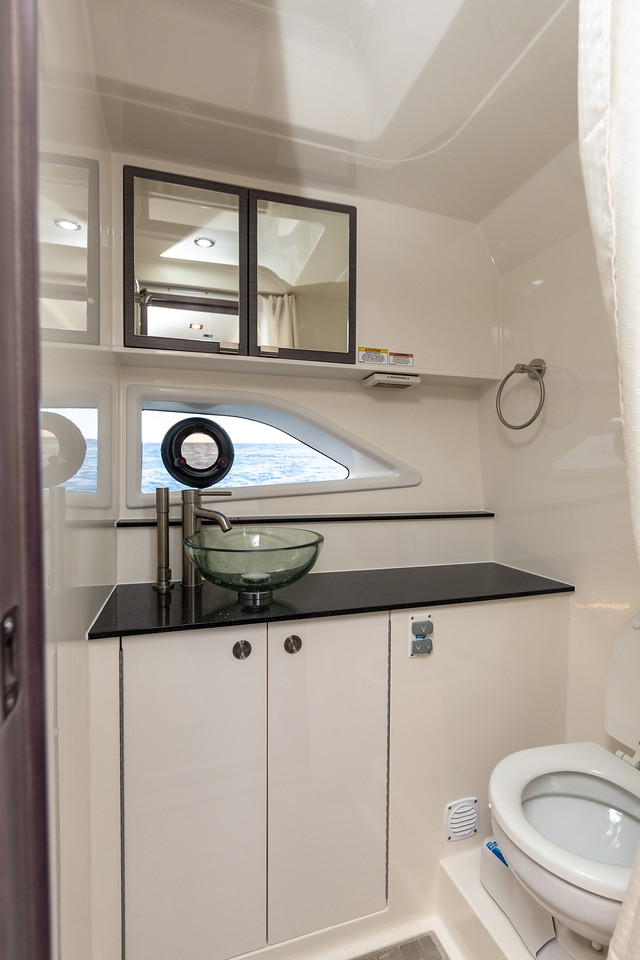sea-ray-320-sundancer-toilettenkabine