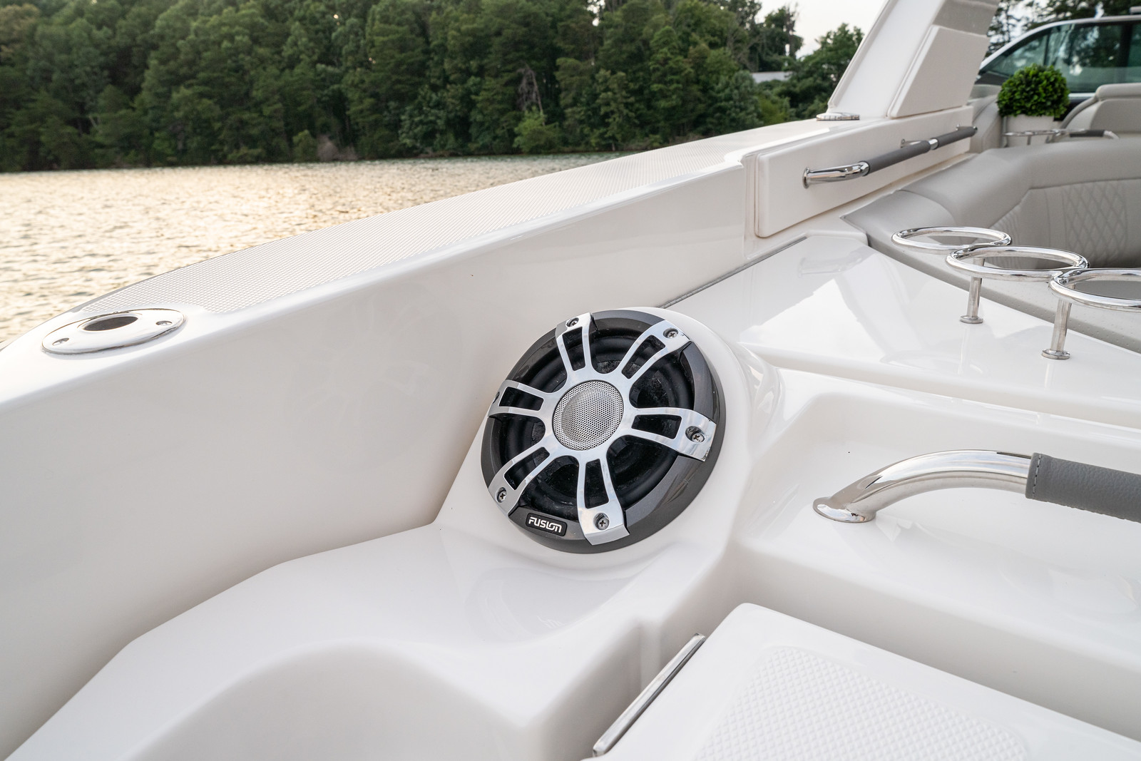 sea-ray-350-slx-lautsprecher