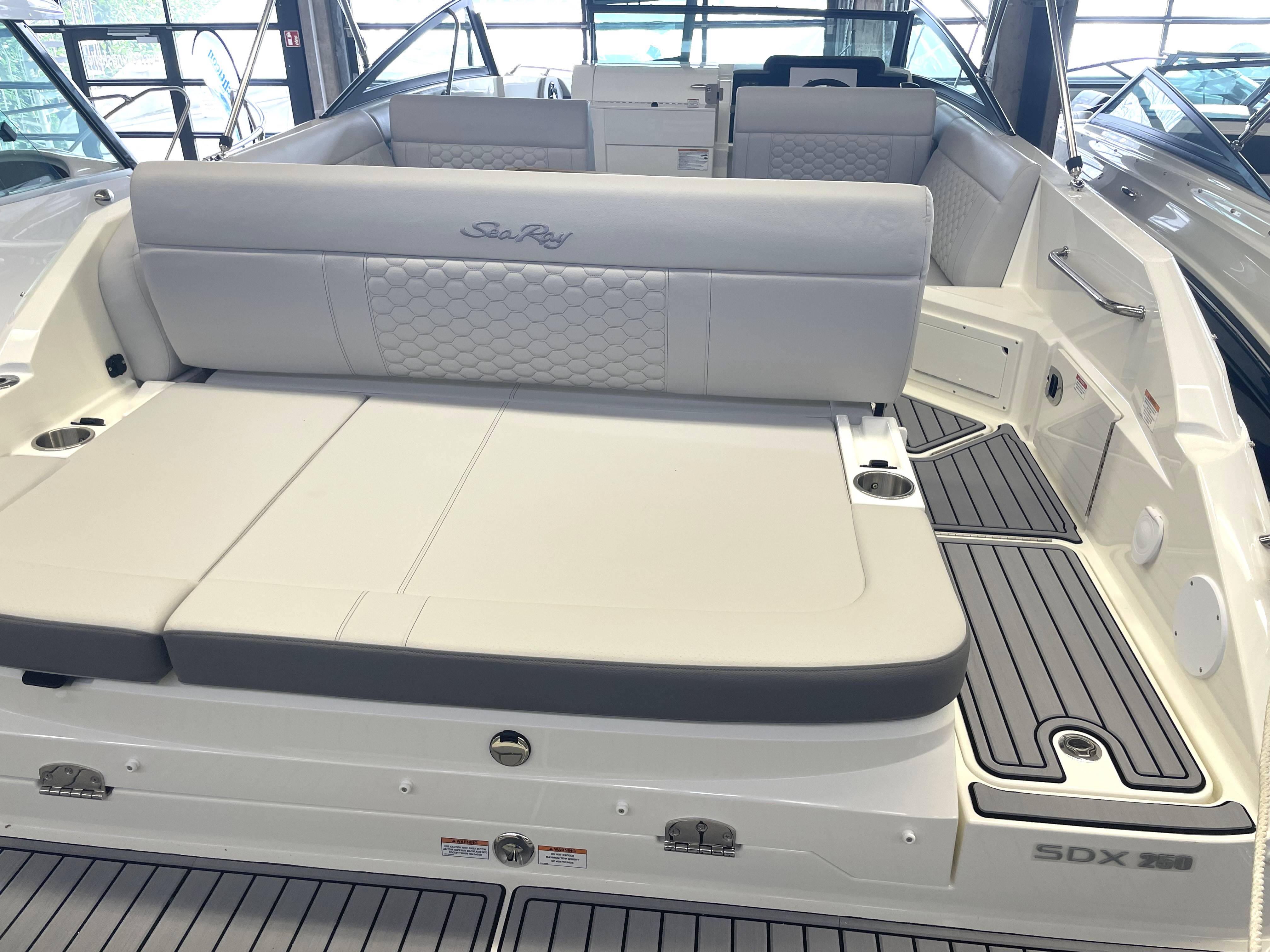 sea-ray-250-sdxe-viel-platz
