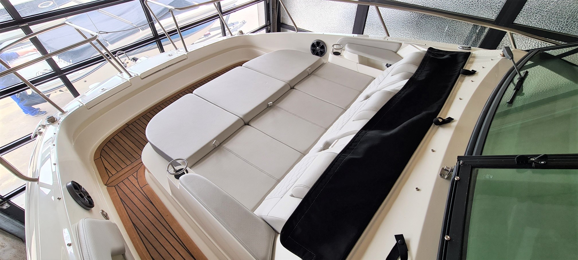 sea-ray-320-sundancer-bug-sonnenliege-motorboot