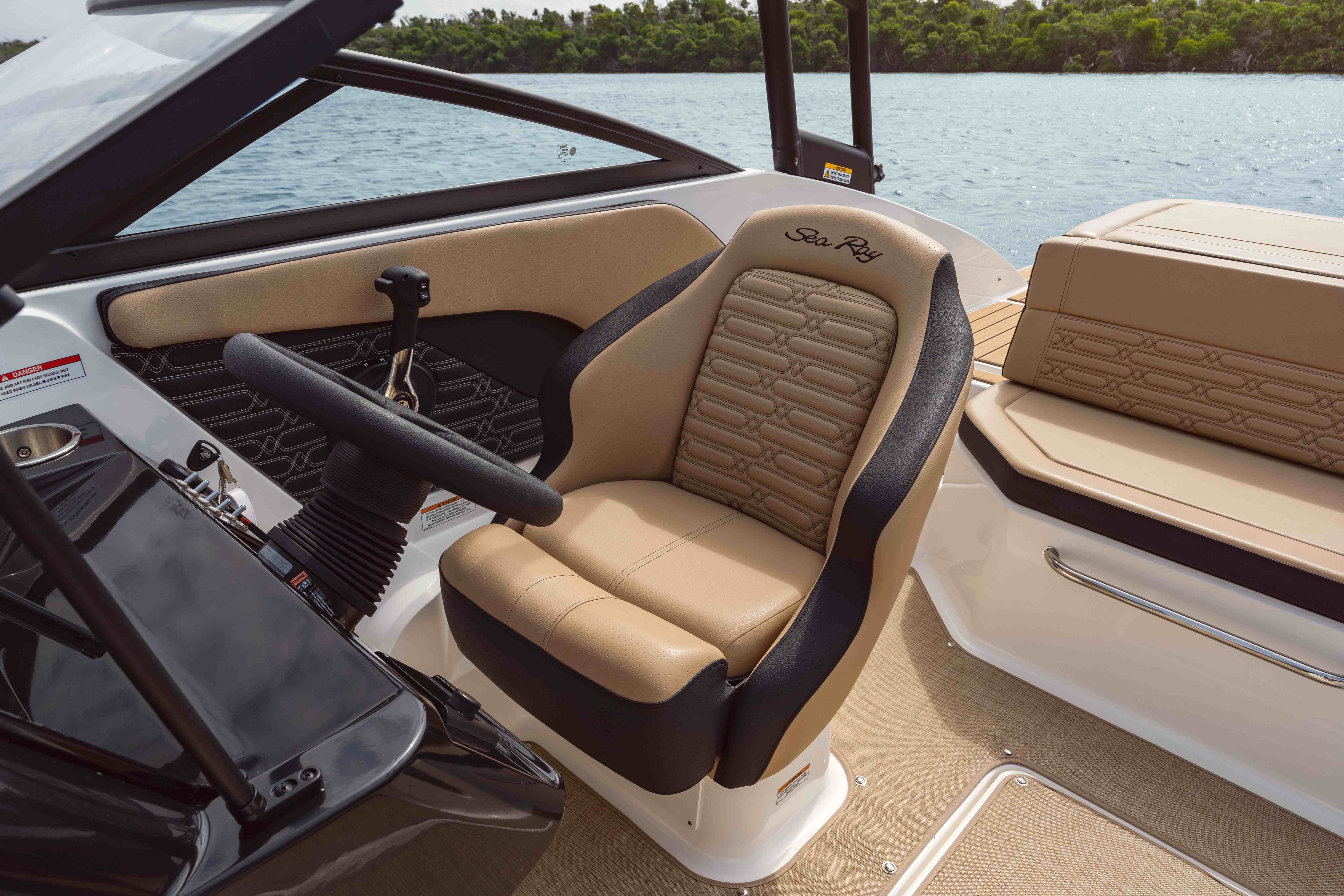 sea-ray-190-spoe-innenraum-beige