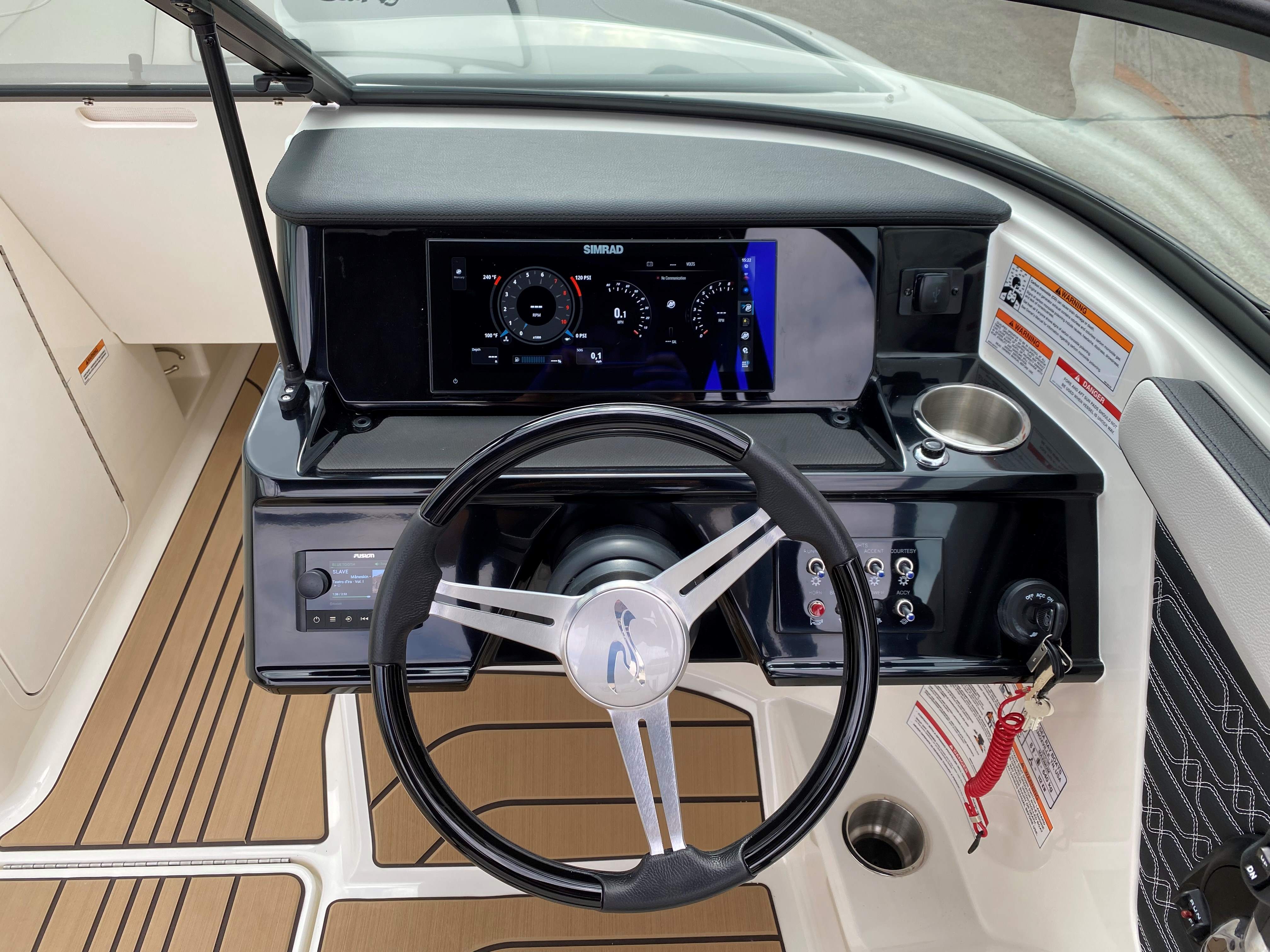 sea-ray-190-spoe-simrad-nsx-ultrawide-gruehn-koblenz-wassersportzentrum