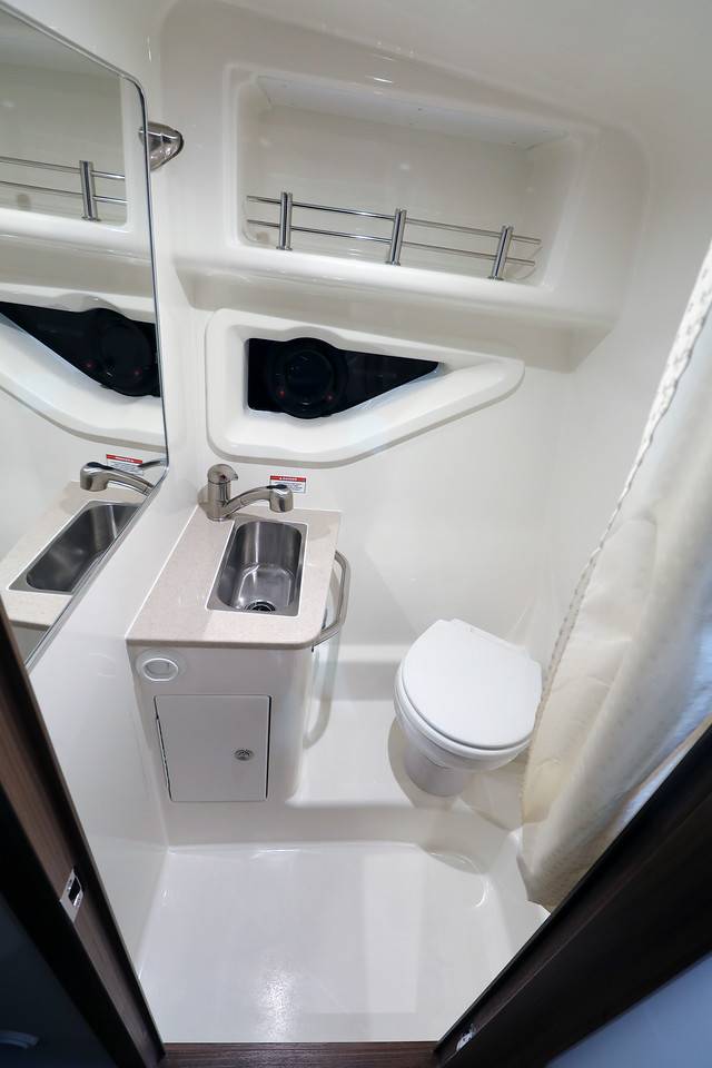 sea-ray-265-sundancer-toilettenkabine