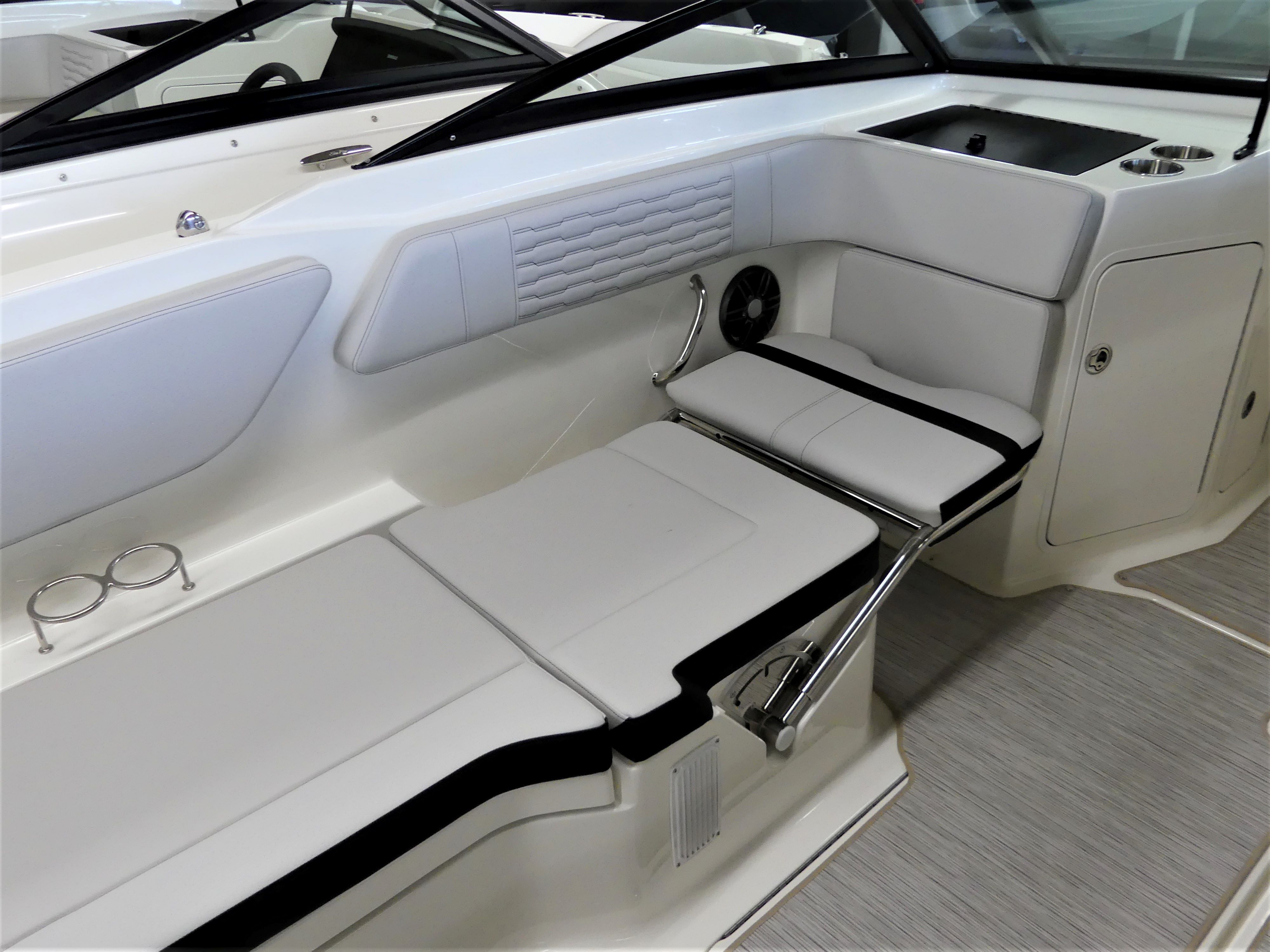 sea-ray-210-spxe-koblenz-boote-gruehn-bowrider-motorboot