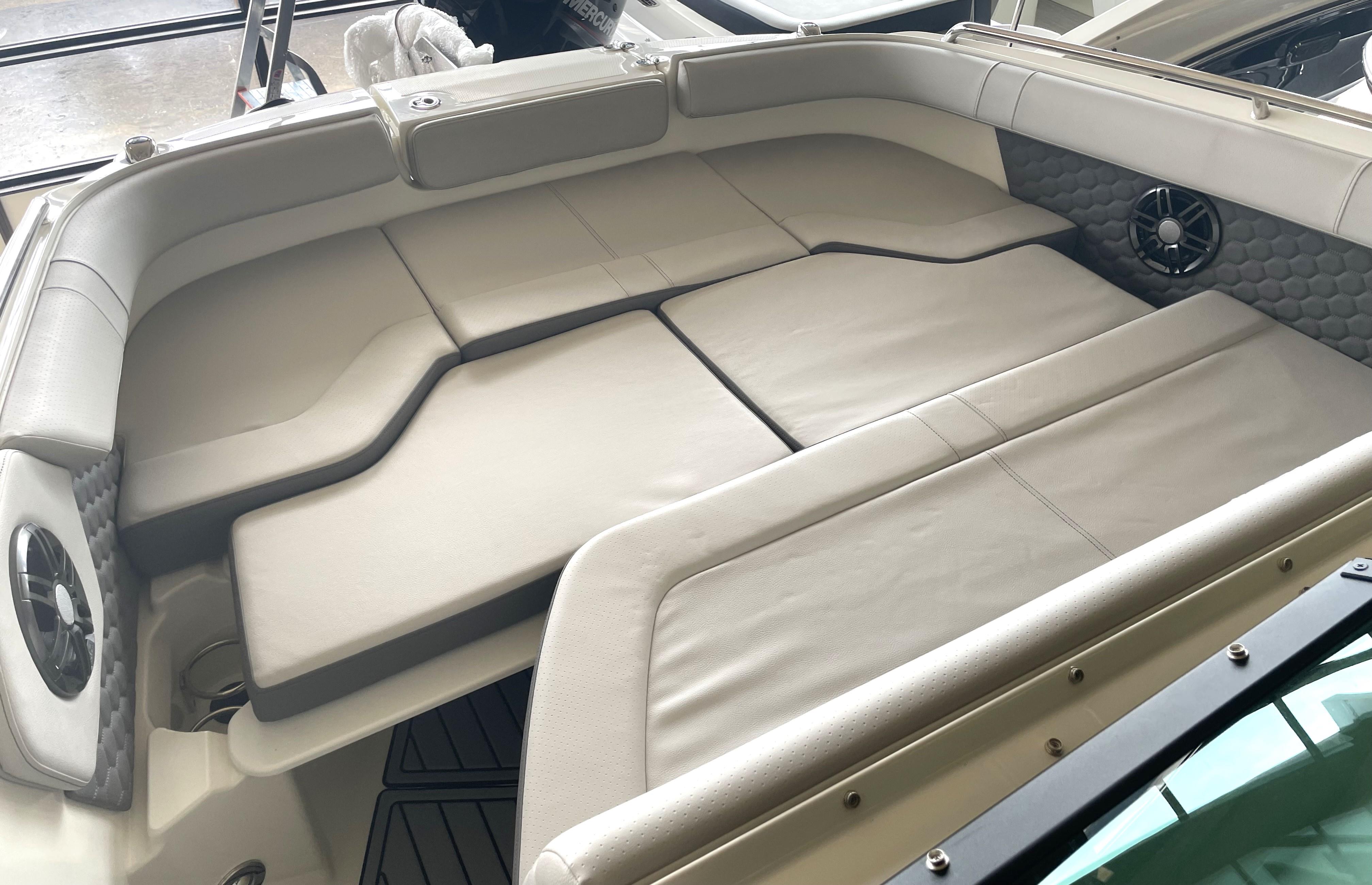 sea-ray-spaá-auf-dem-wasser-bowrider