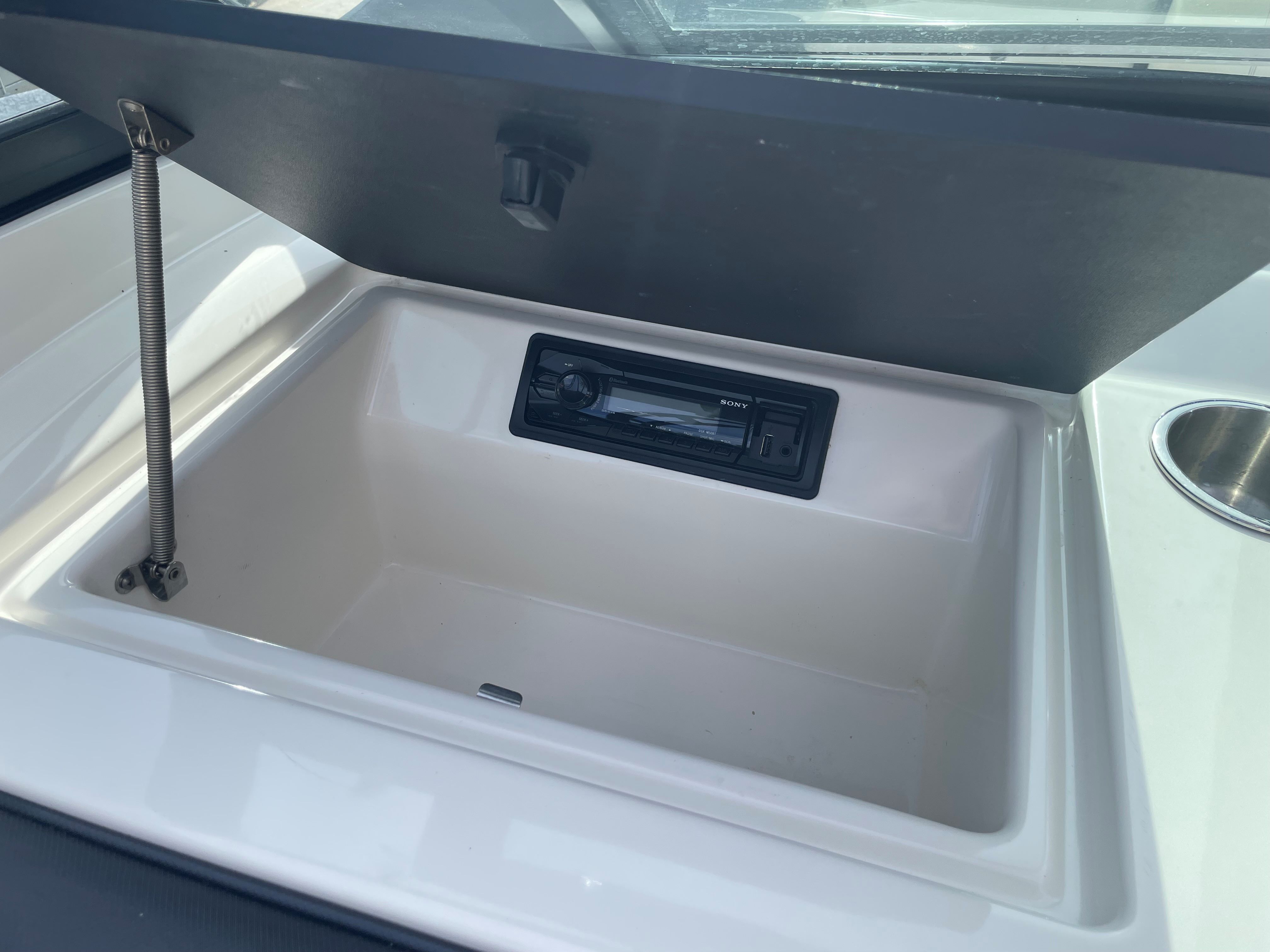 sea-ray-190-mit-radio-gebrauchtboot
