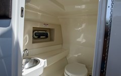 sea-ray-250-slxe-Toilettenkabine